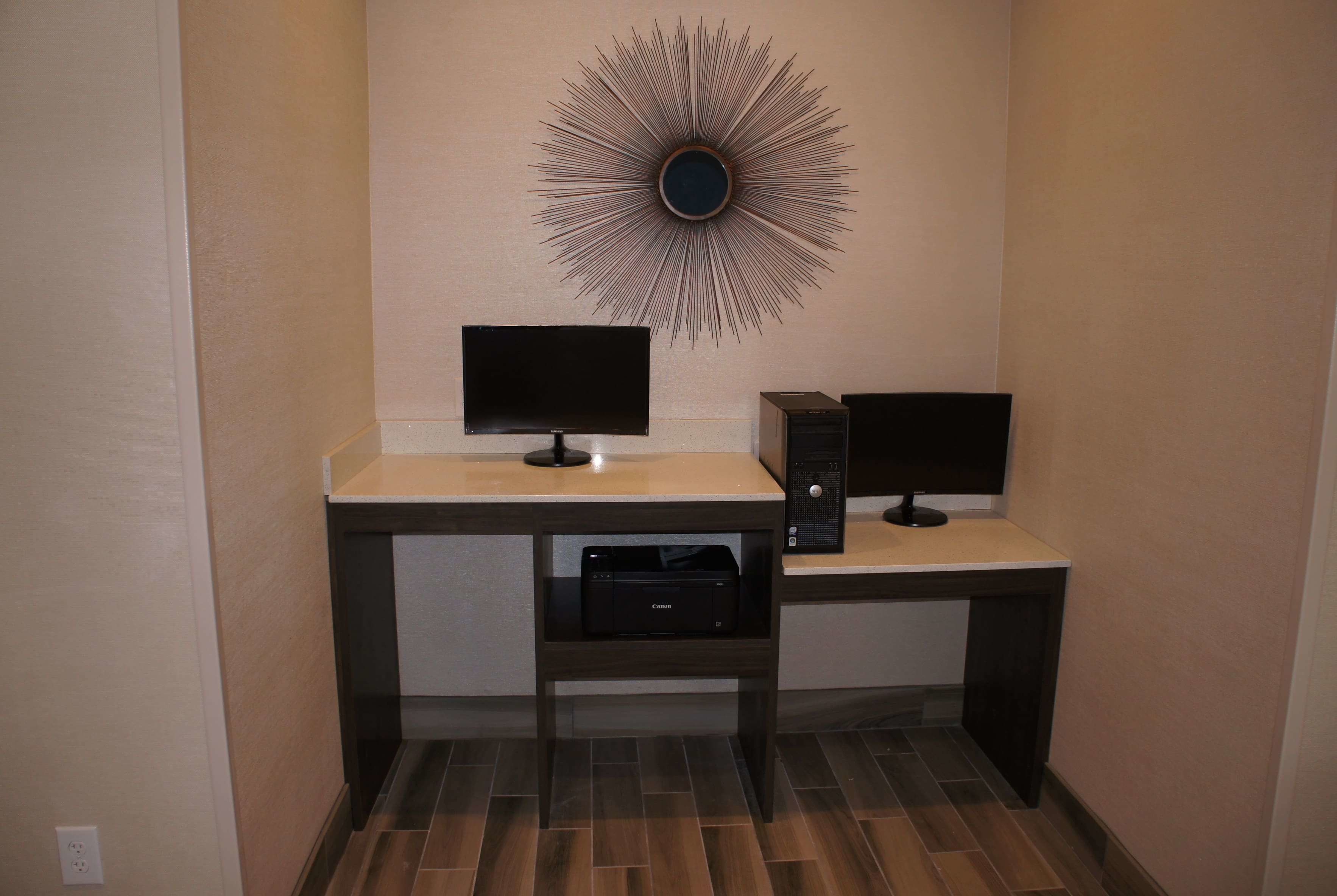 La Quinta Inn & Suites by Wyndham Bloomington