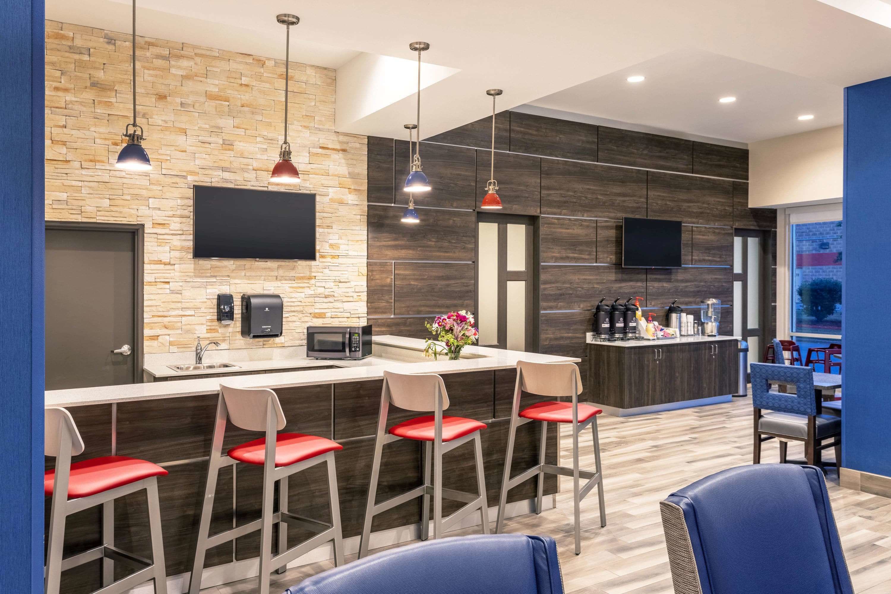 La Quinta Inn & Suites by Wyndham Bloomington