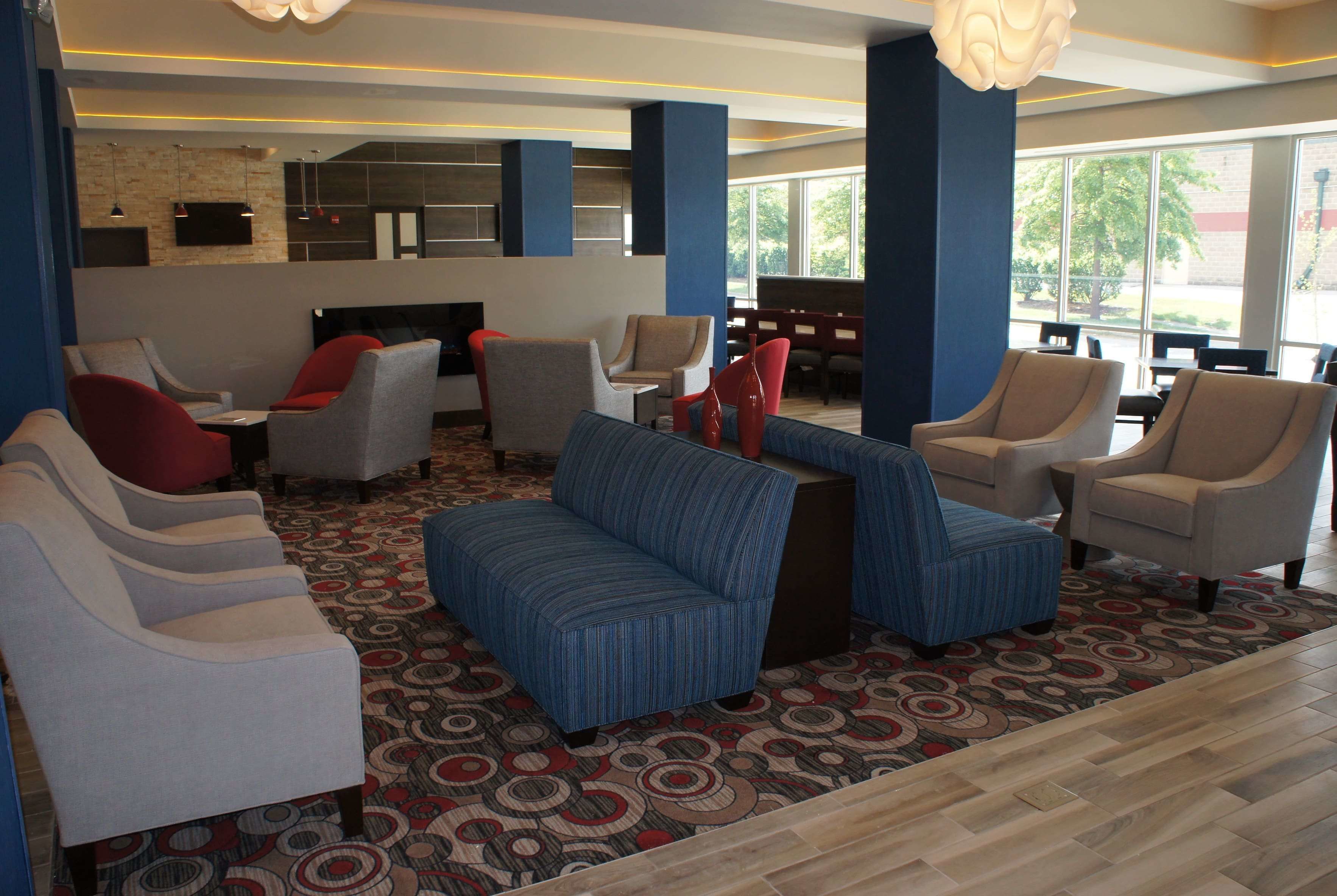 La Quinta Inn & Suites by Wyndham Bloomington