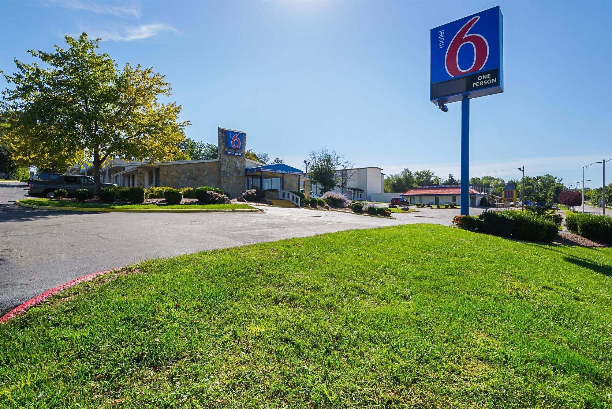 Motel 6 Bloomington