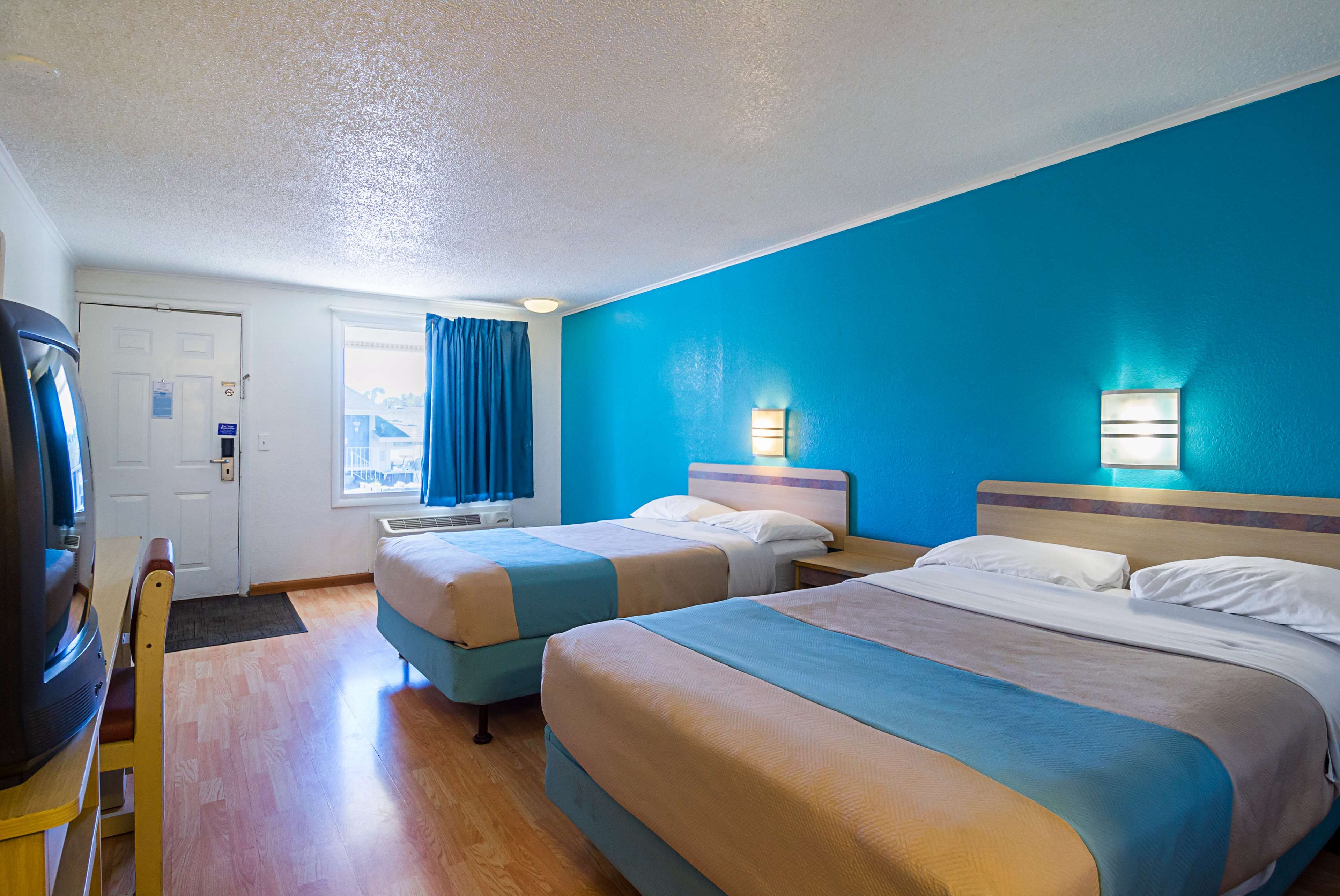 Motel 6 Bloomington