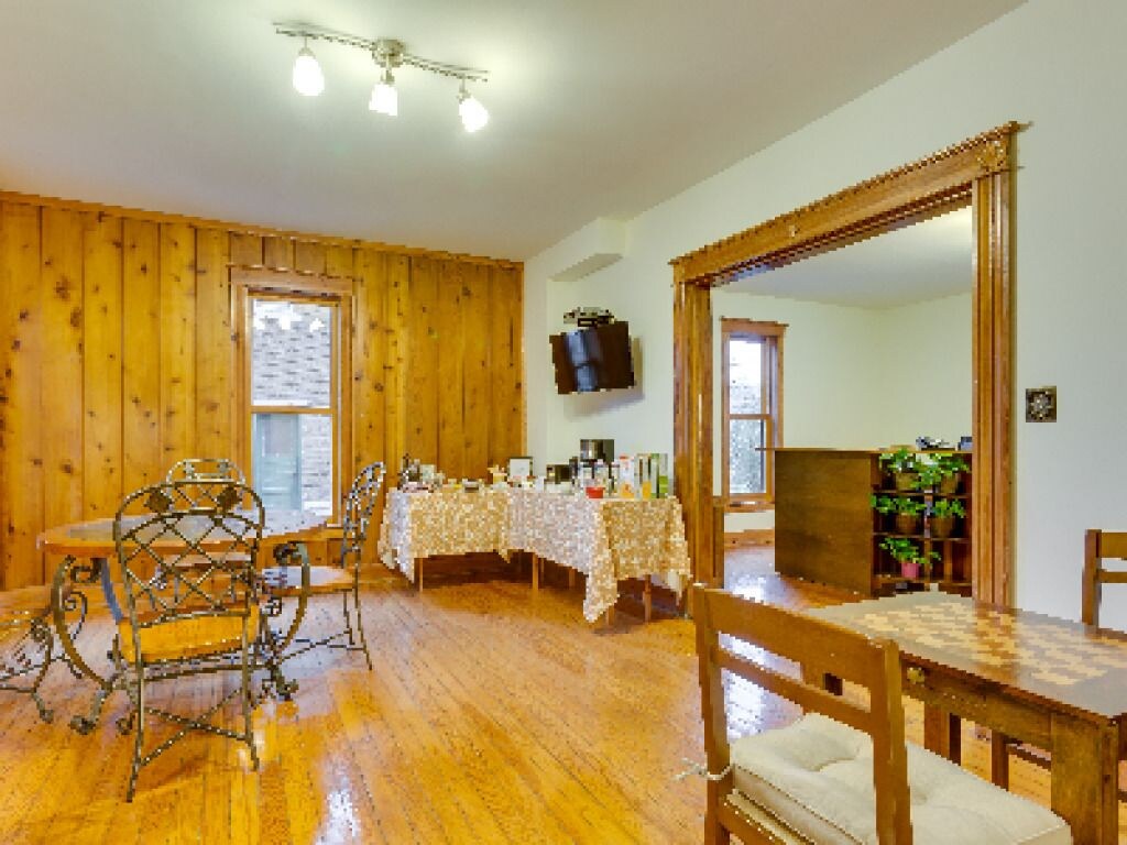 Persimmon Inn