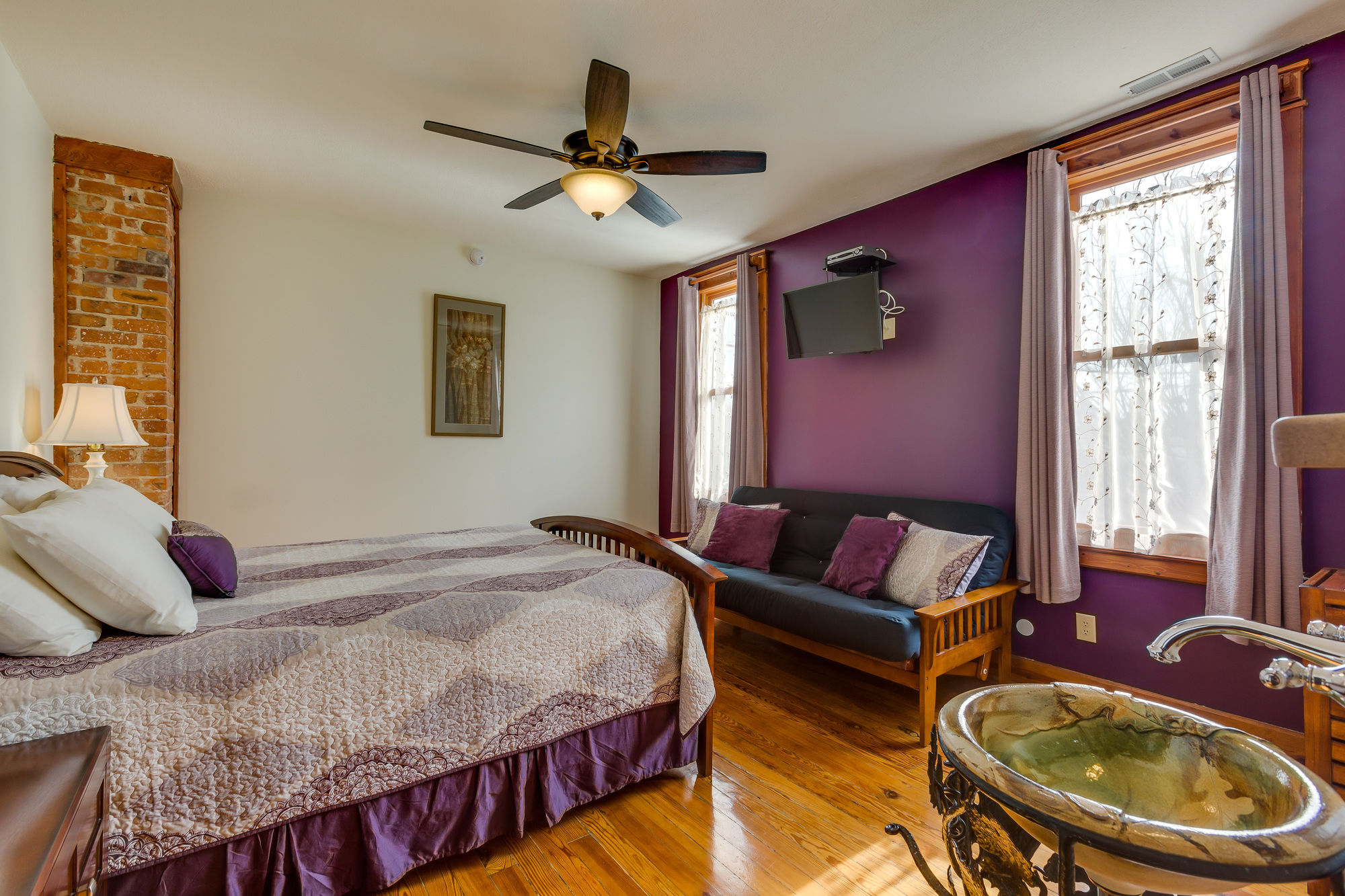 Persimmon Inn