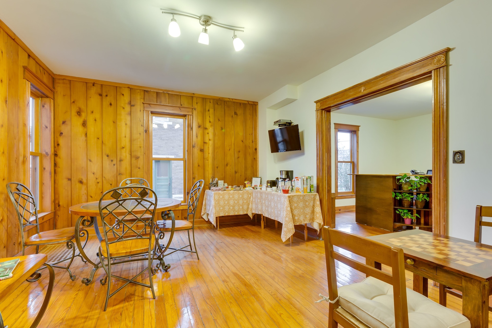 Persimmon Inn