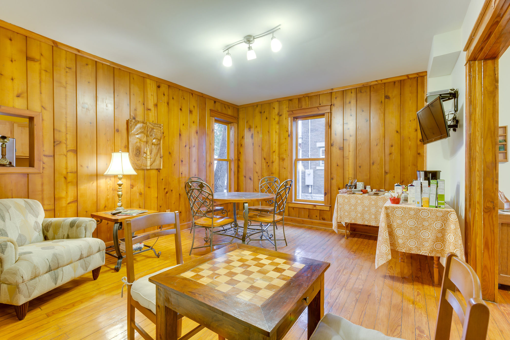 Persimmon Inn