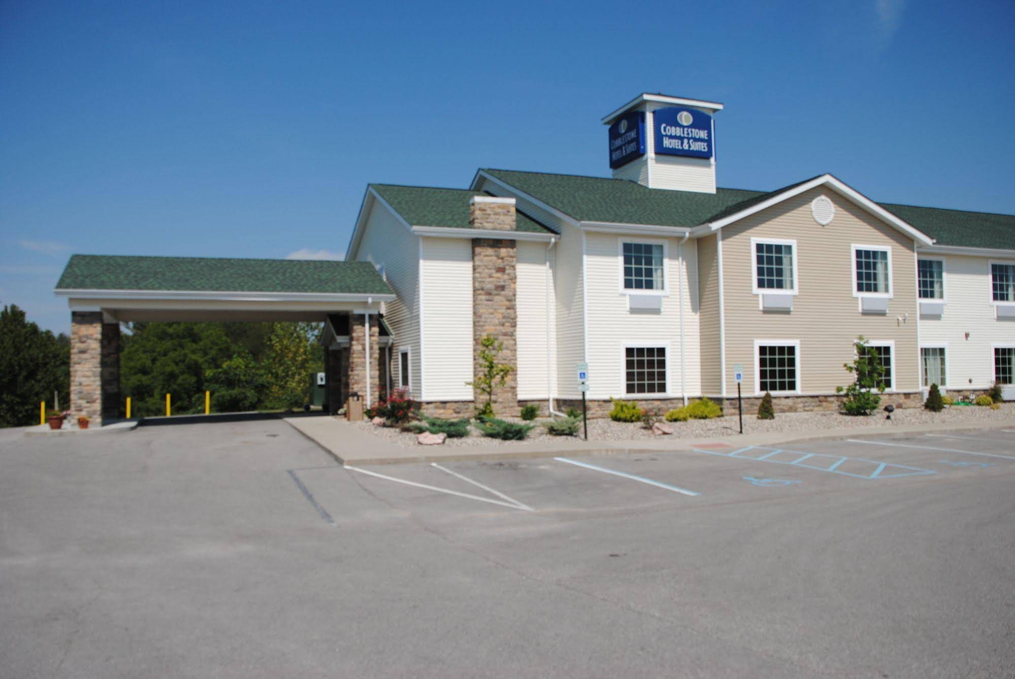 Cobblestone Hotel & Suites - Charlestown