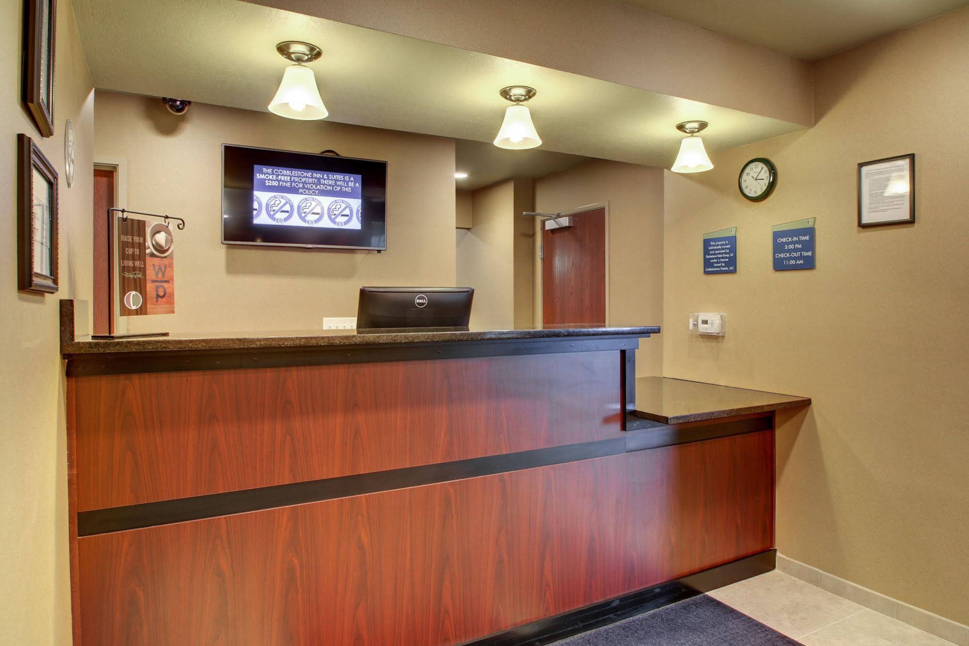 Cobblestone Hotel & Suites - Charlestown