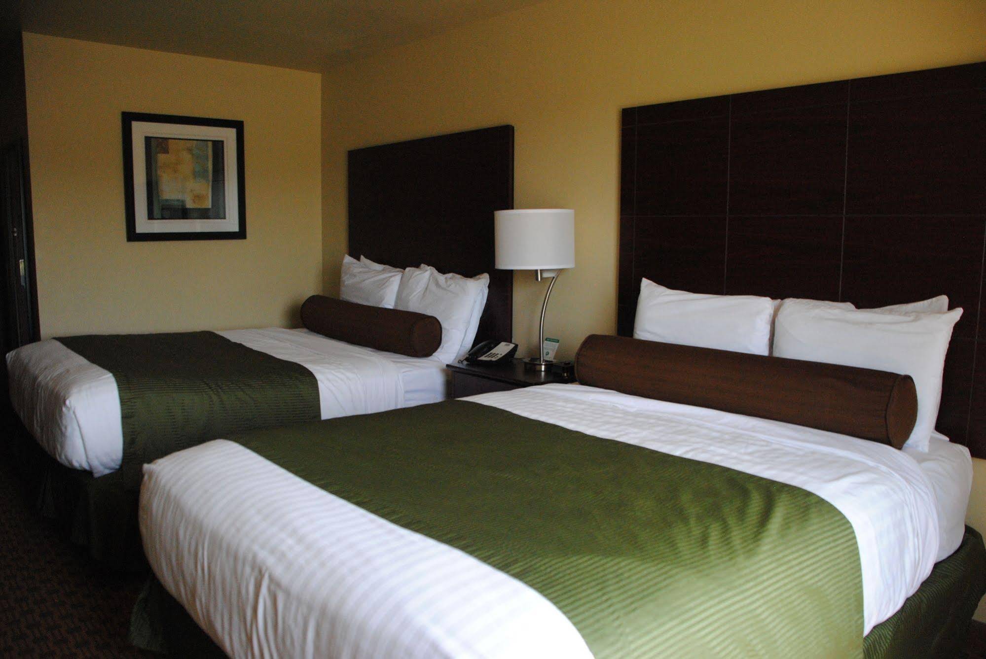 Cobblestone Hotel & Suites - Charlestown