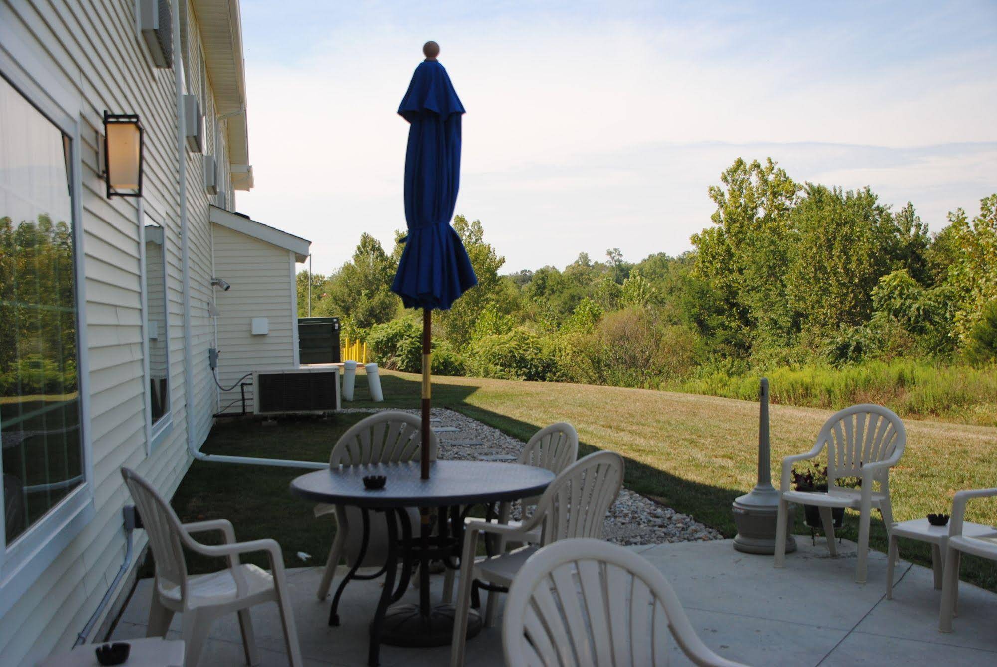 Cobblestone Hotel & Suites - Charlestown