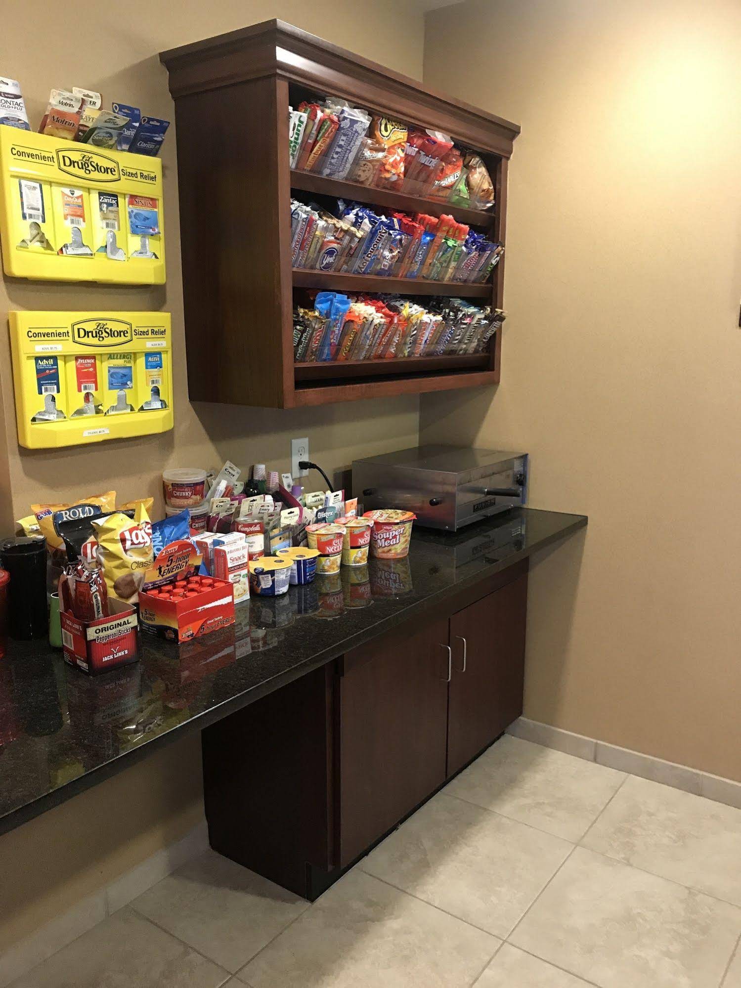 Cobblestone Hotel & Suites - Charlestown