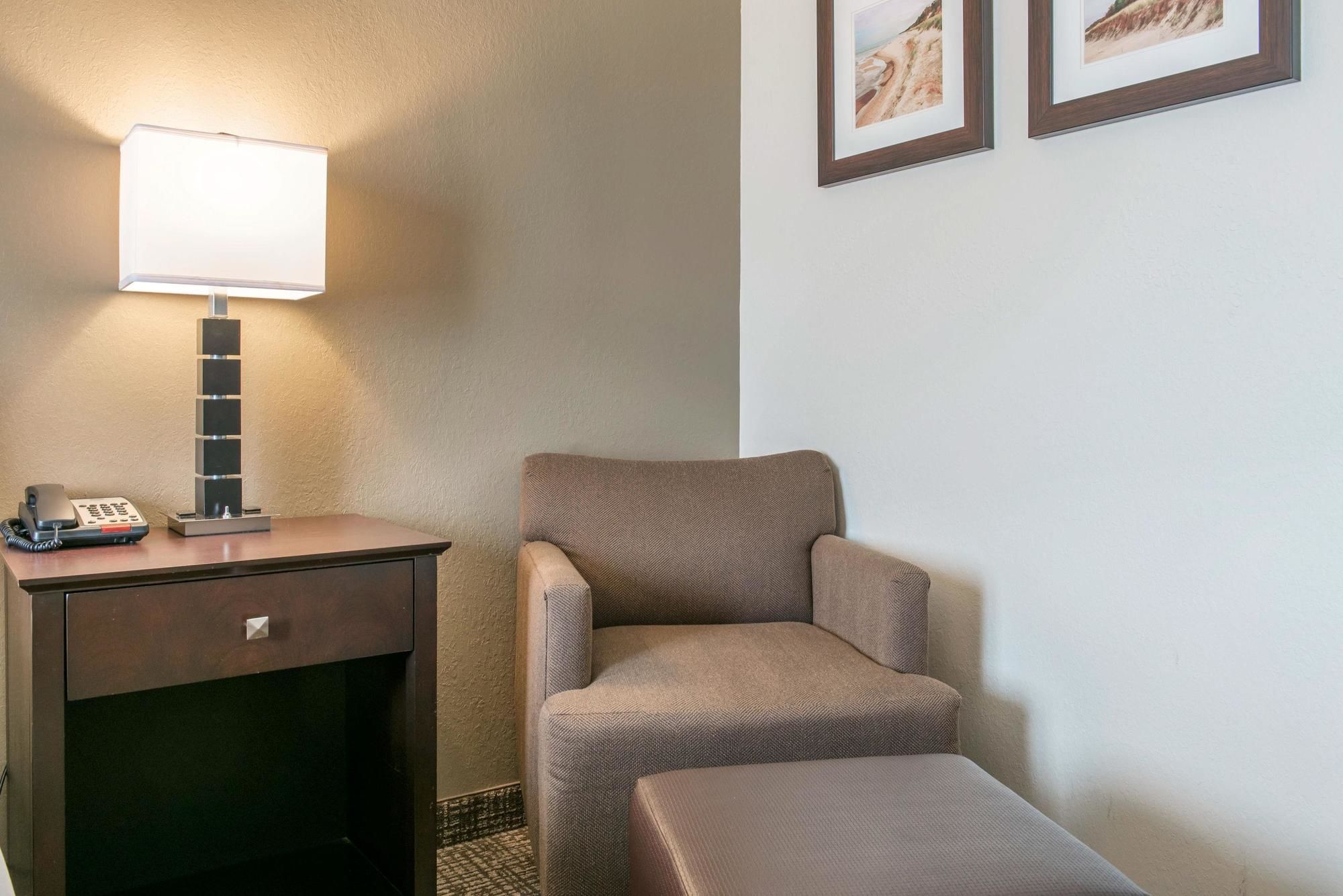 Comfort Inn & Suites Porter Near Indiana Dunes