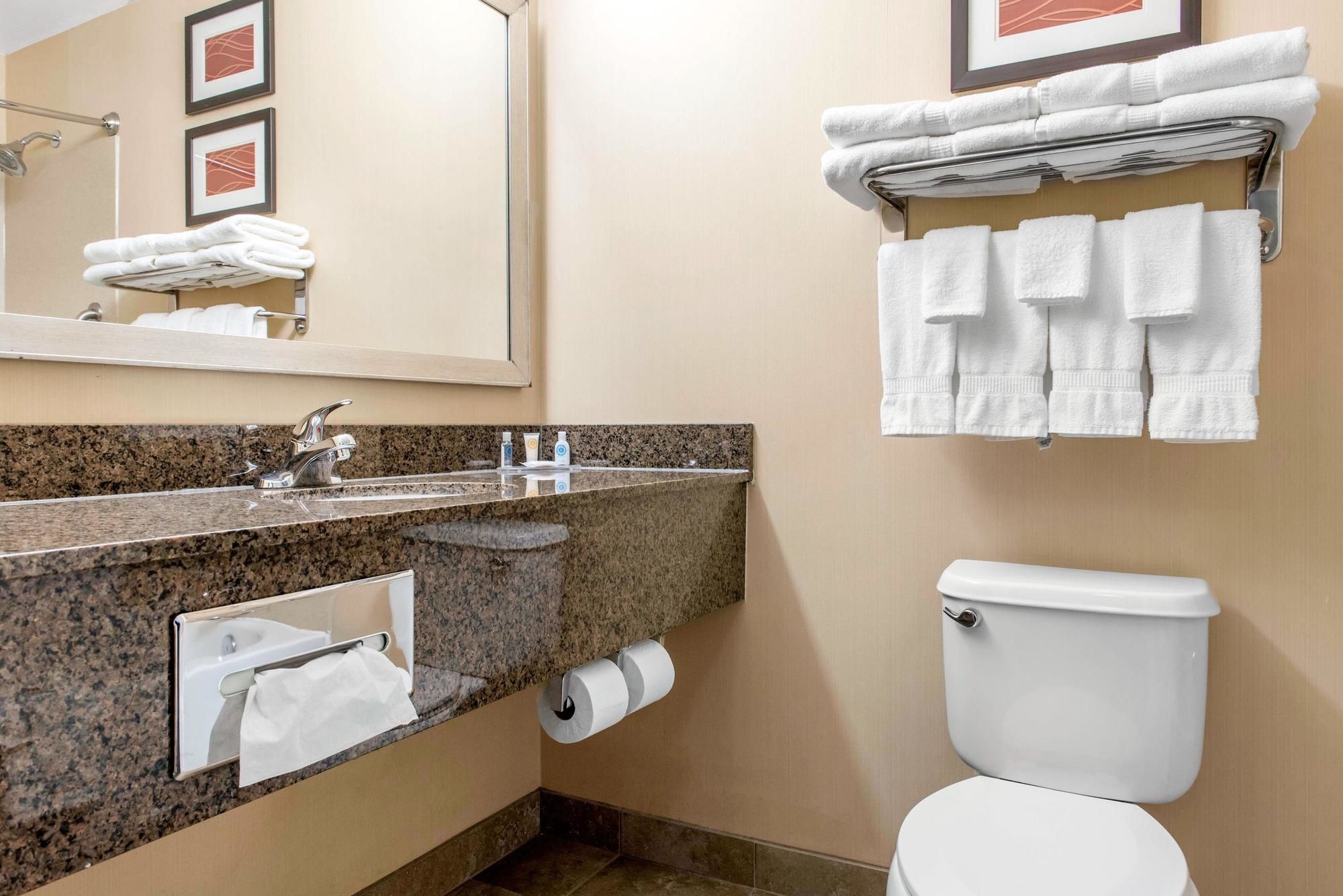 Comfort Inn & Suites Porter Near Indiana Dunes