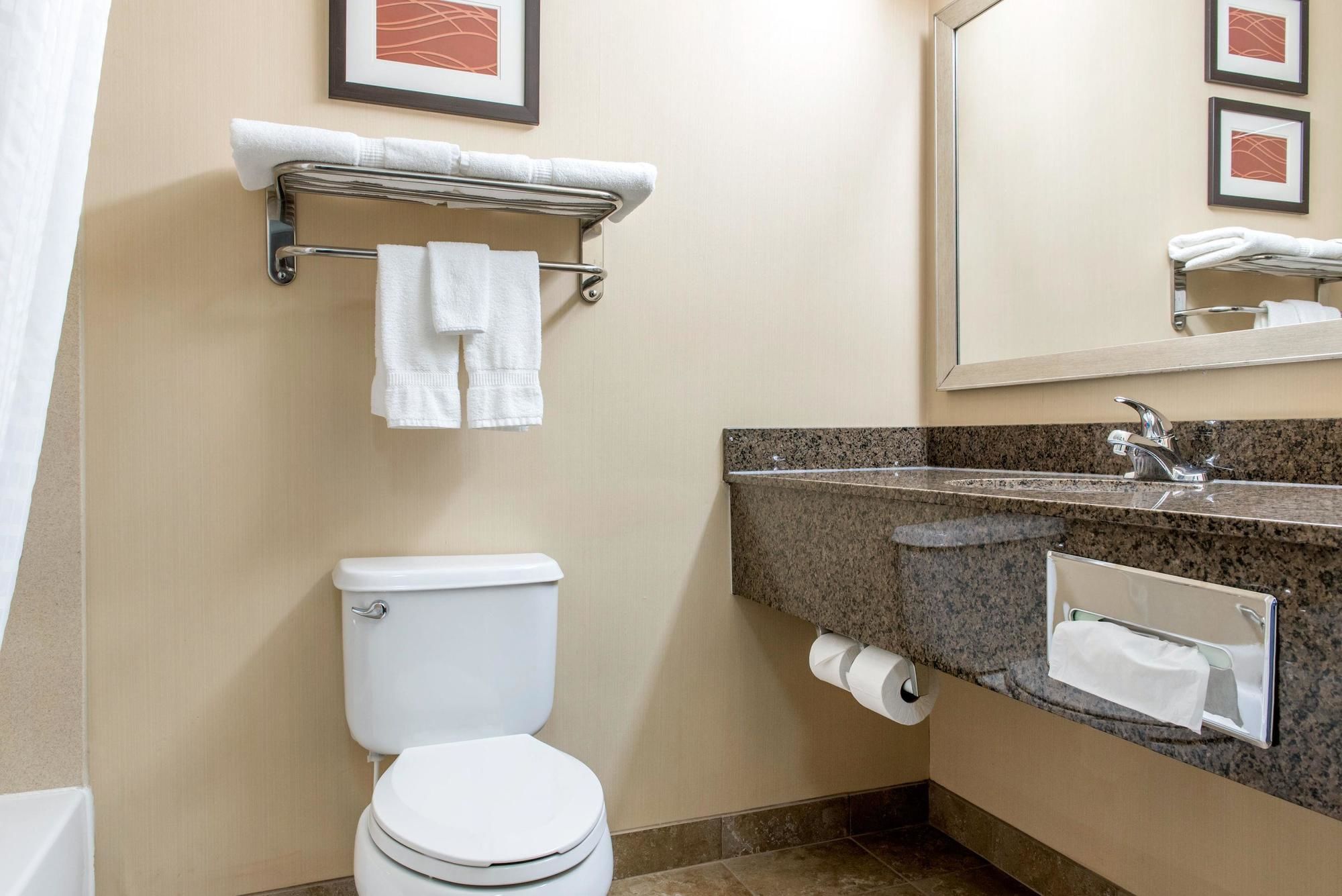 Comfort Inn & Suites Porter Near Indiana Dunes