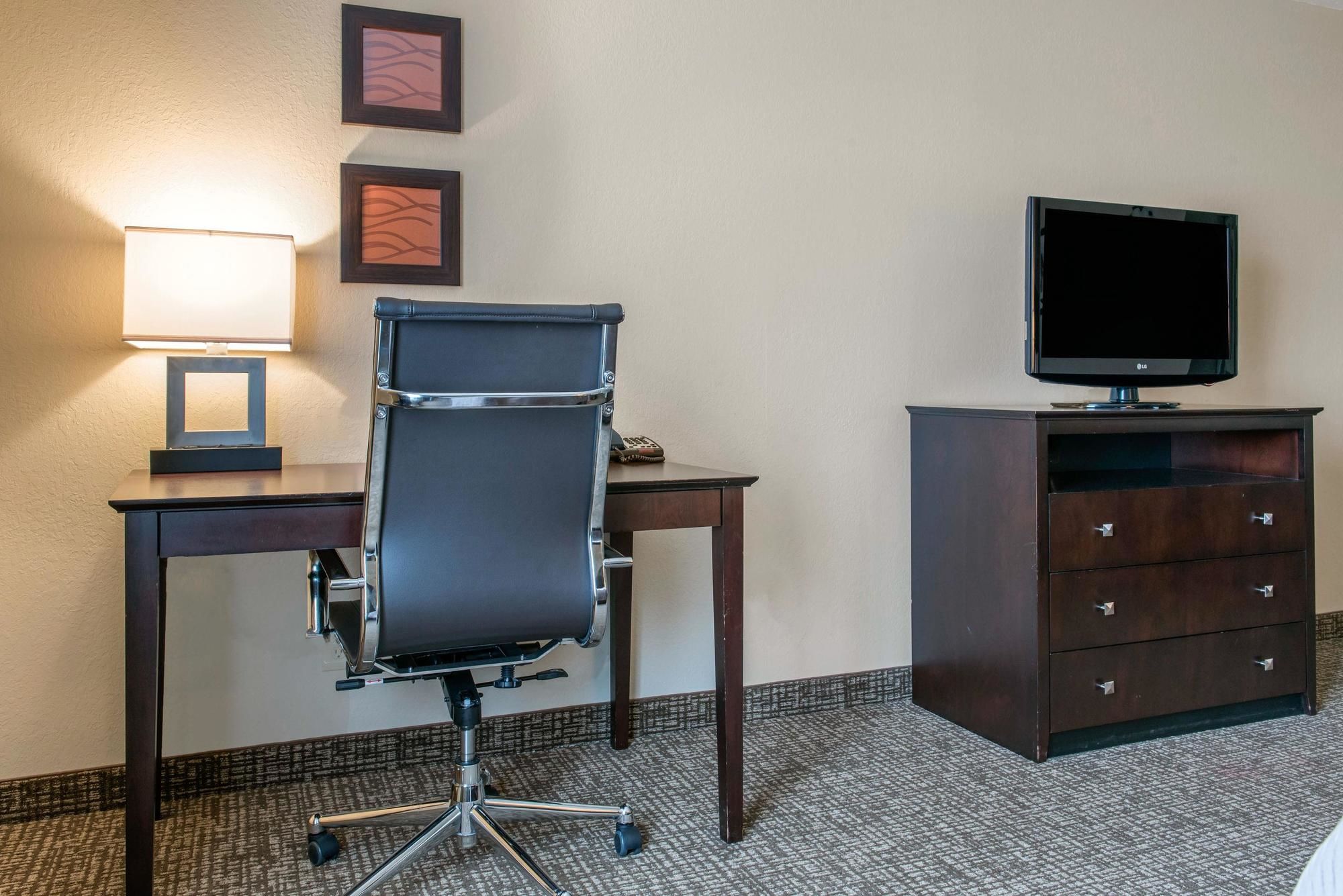 Comfort Inn & Suites Porter Near Indiana Dunes