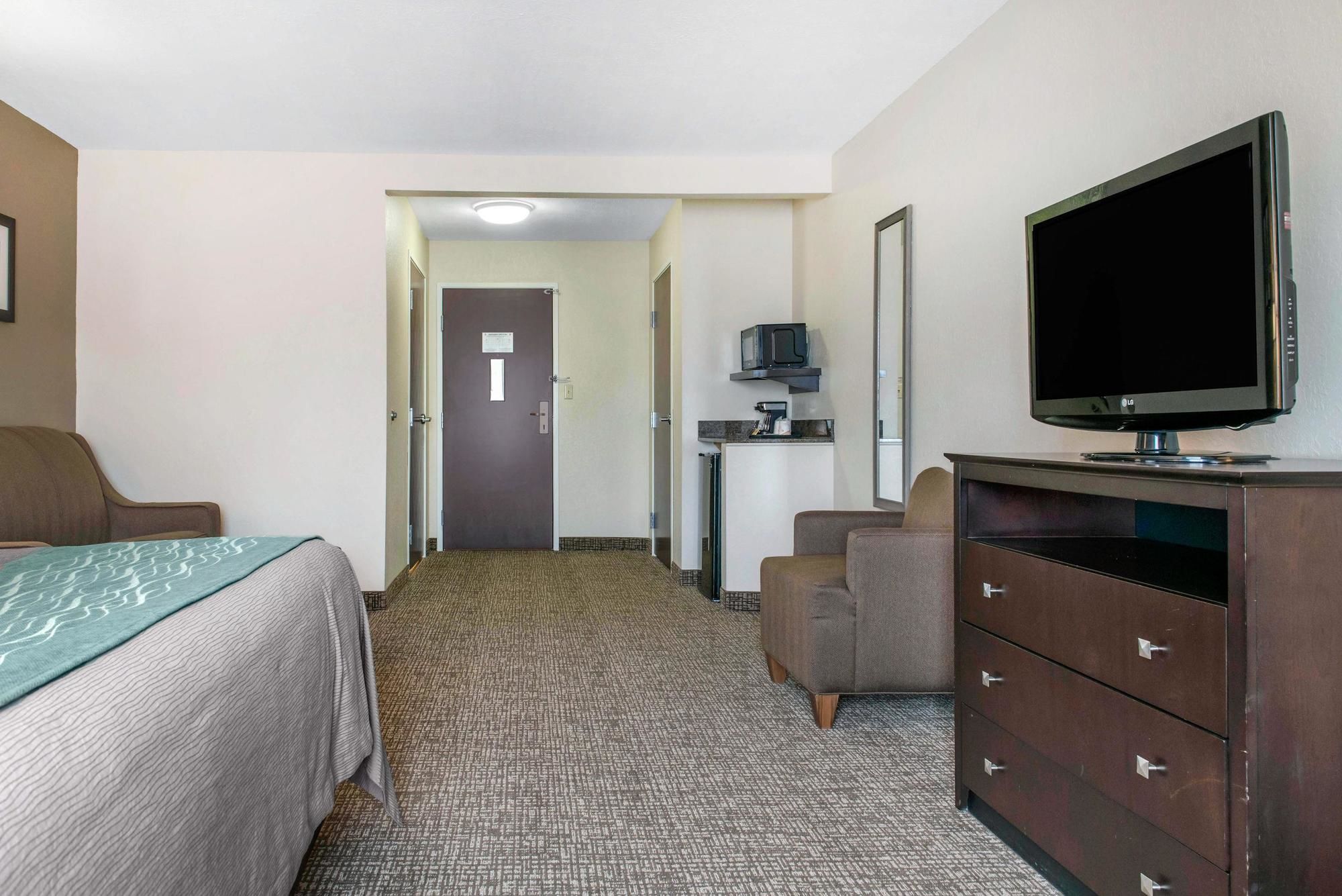 Comfort Inn & Suites Porter Near Indiana Dunes