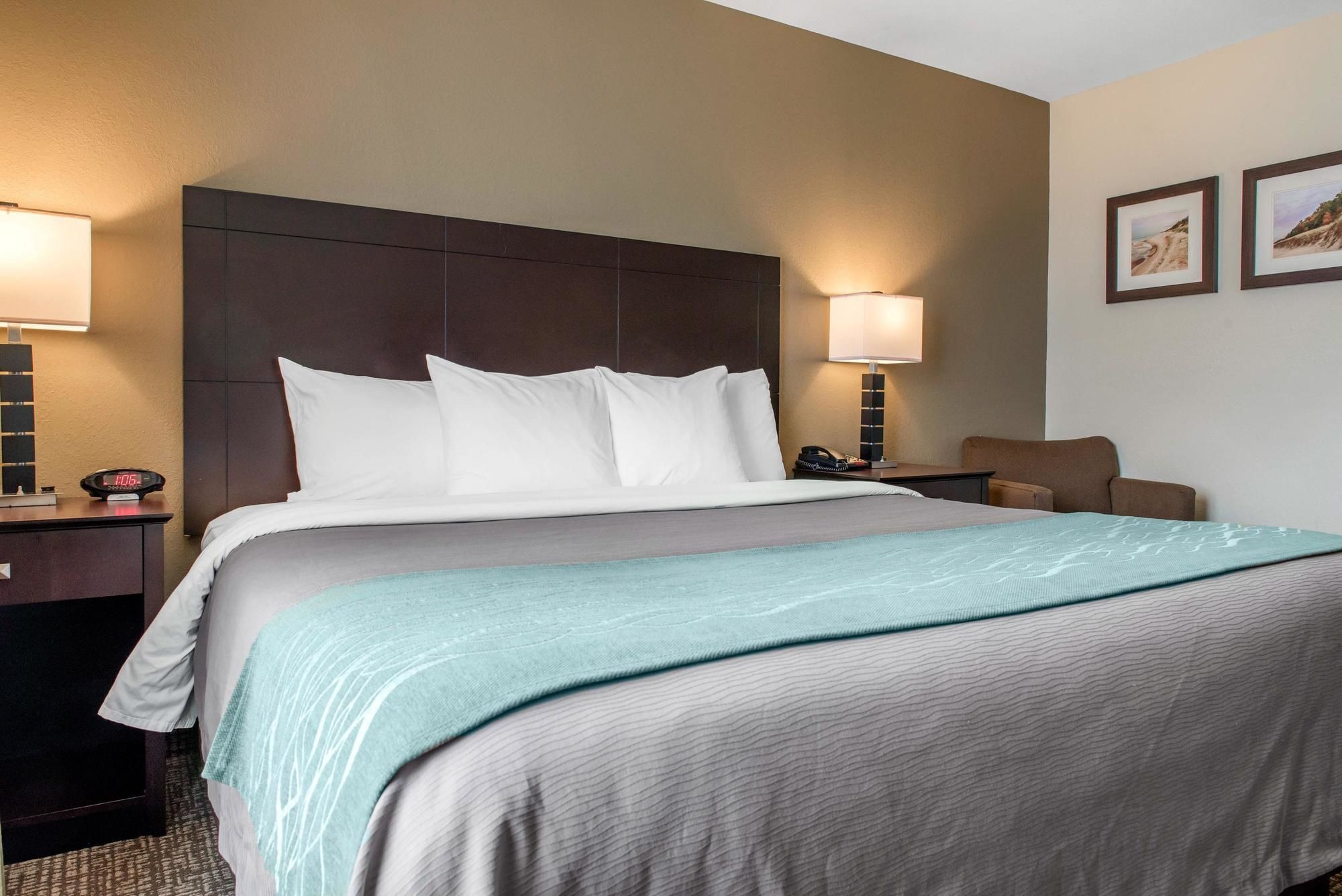 Comfort Inn & Suites Porter Near Indiana Dunes