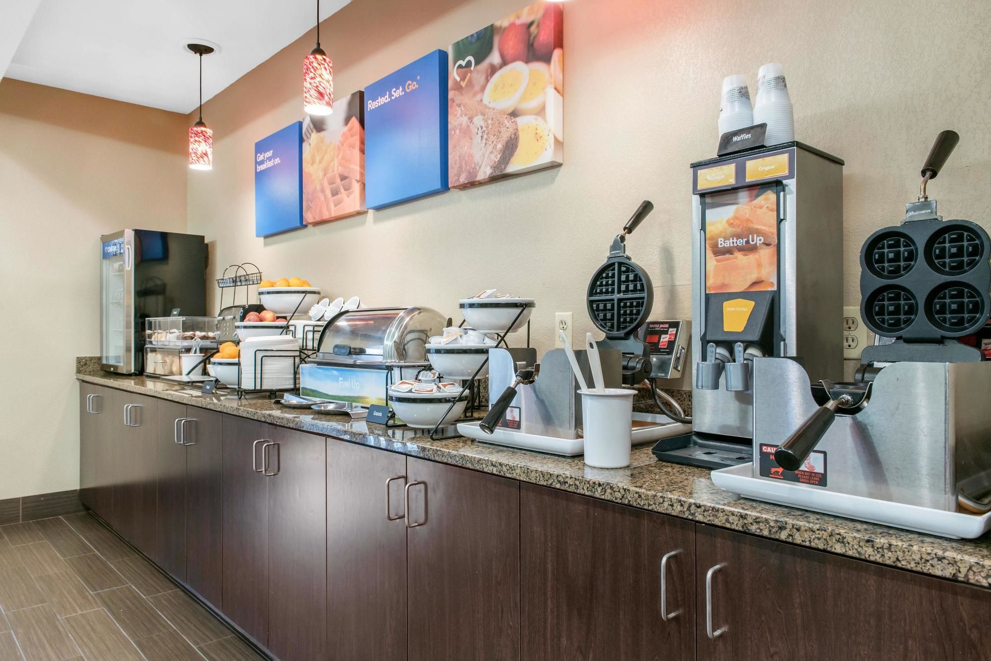 Comfort Inn & Suites Porter Near Indiana Dunes