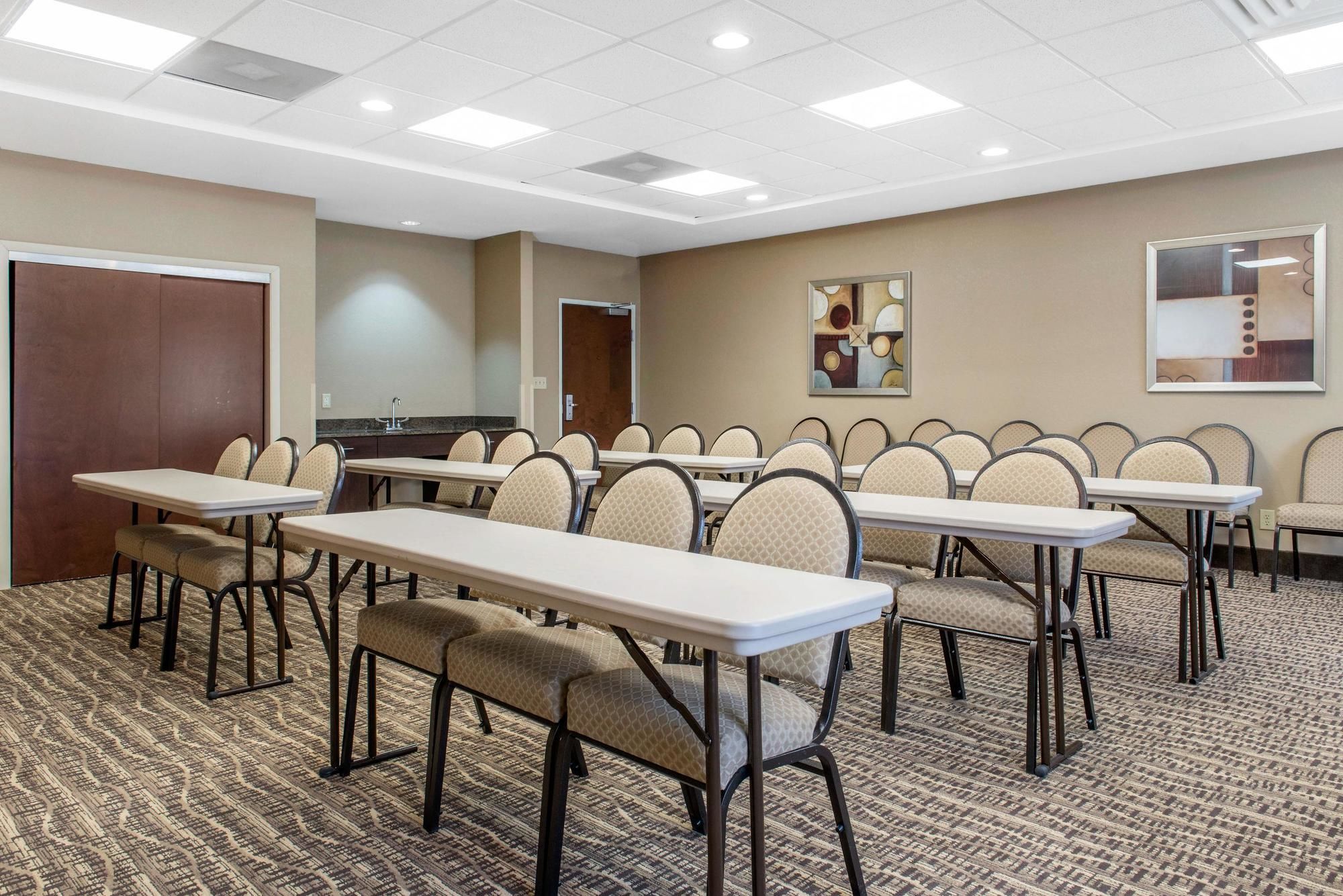 Comfort Inn & Suites Porter Near Indiana Dunes