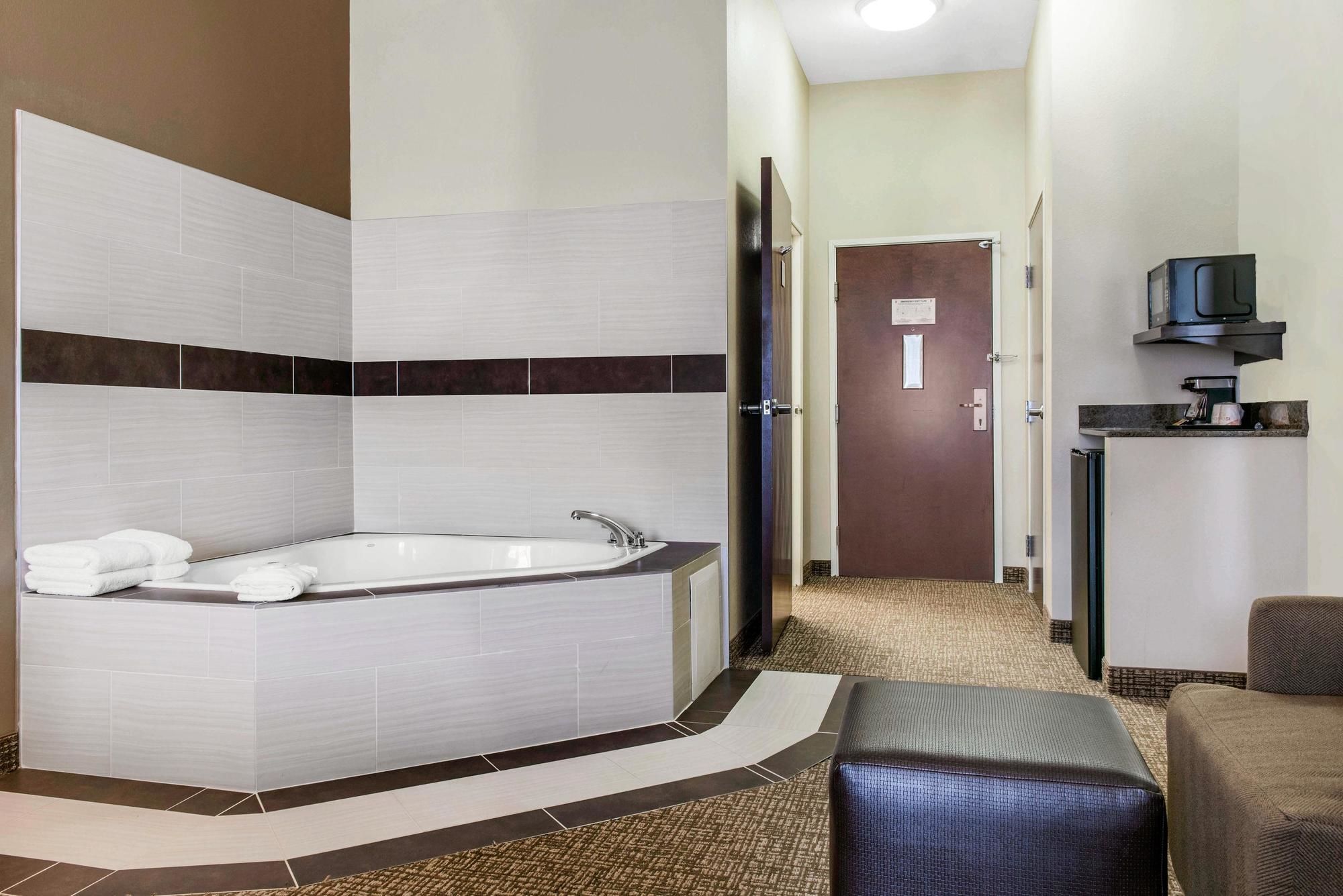 Comfort Inn & Suites Porter Near Indiana Dunes