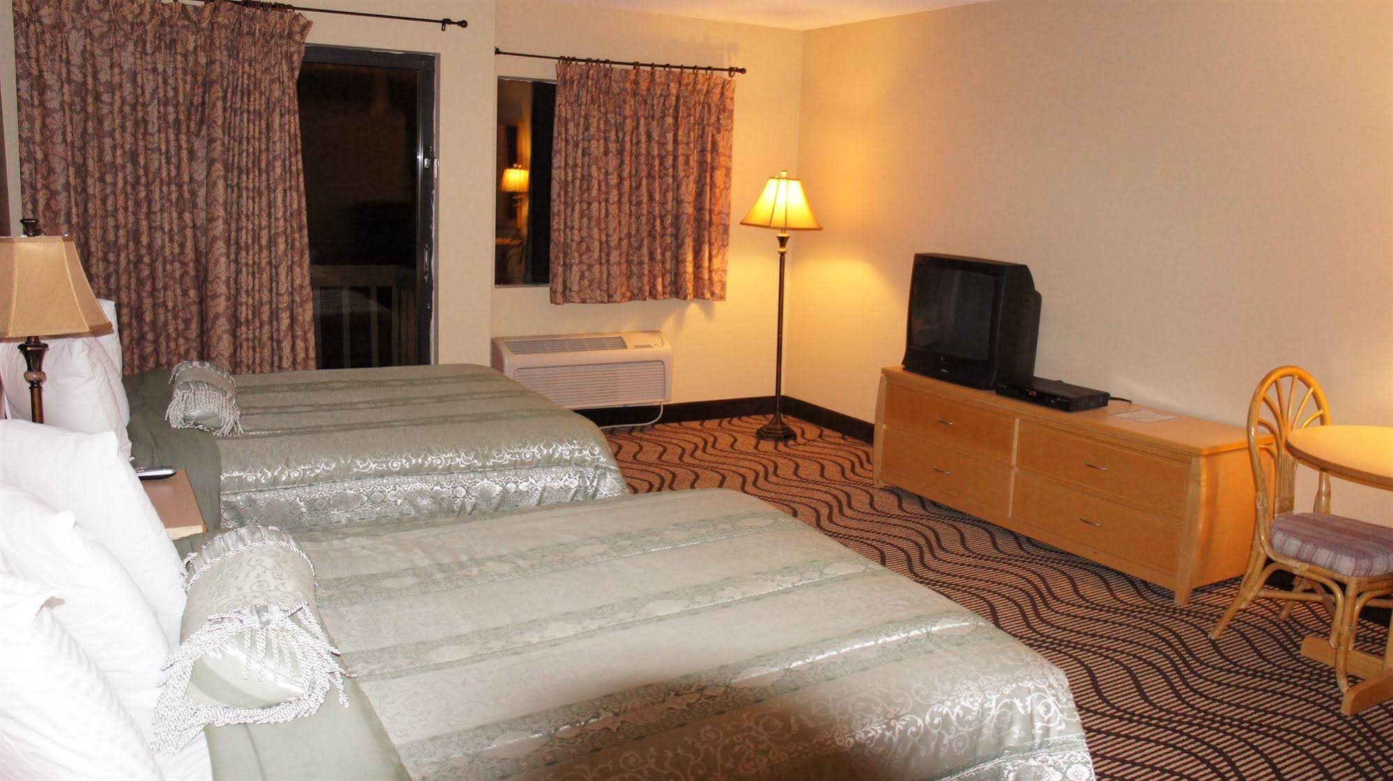 WaterBird Lakeside Inn