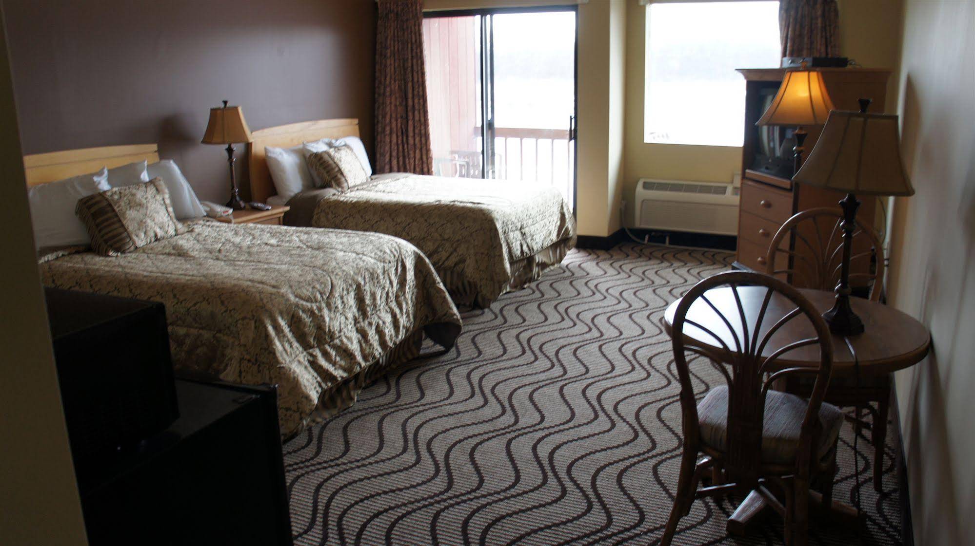 WaterBird Lakeside Inn