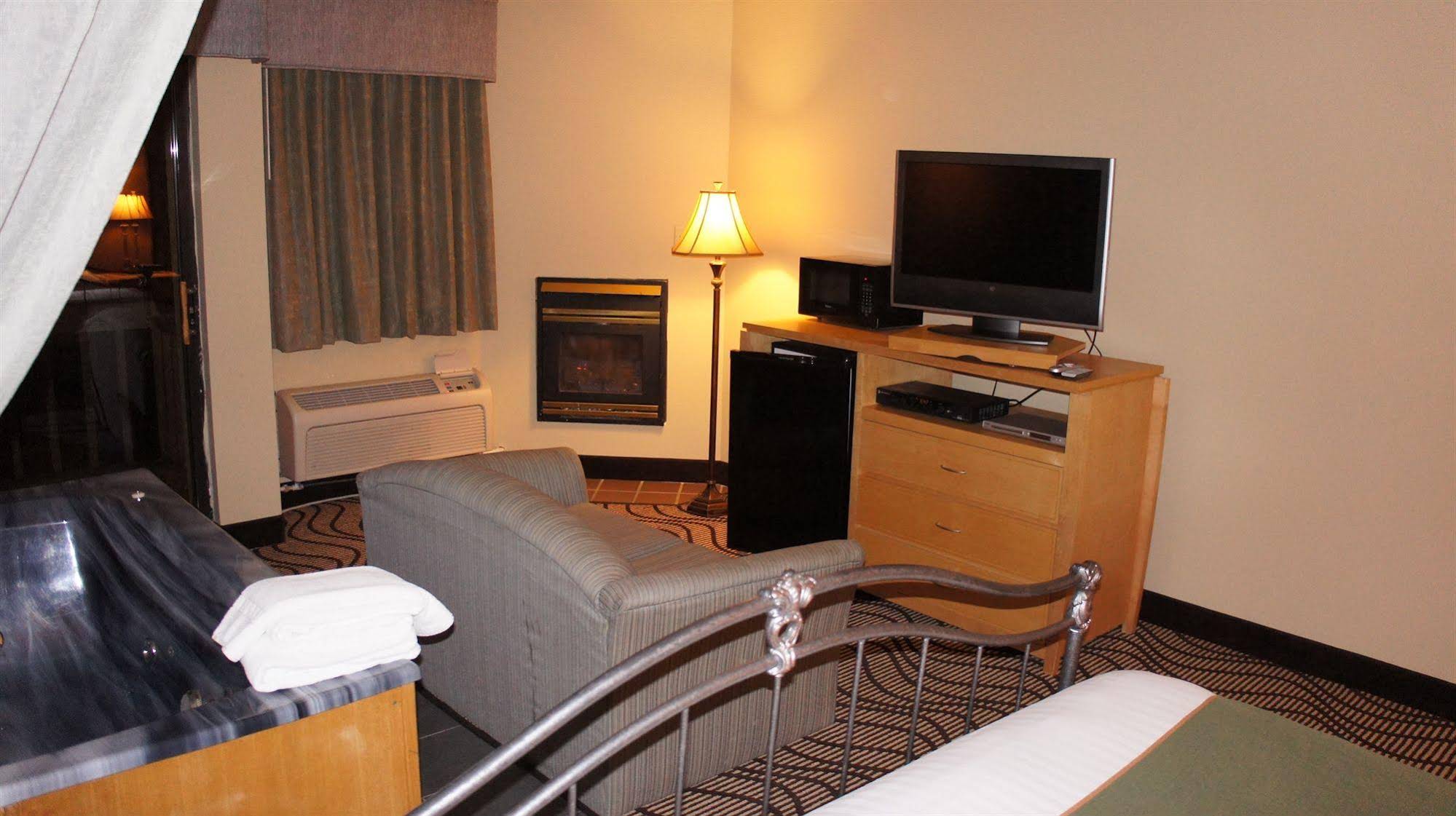 WaterBird Lakeside Inn