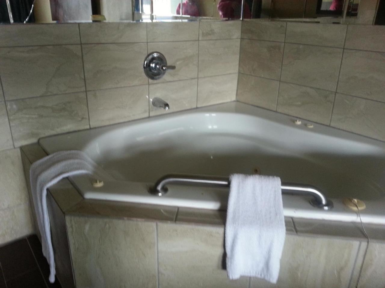 Americas Best Inns-Clarksville