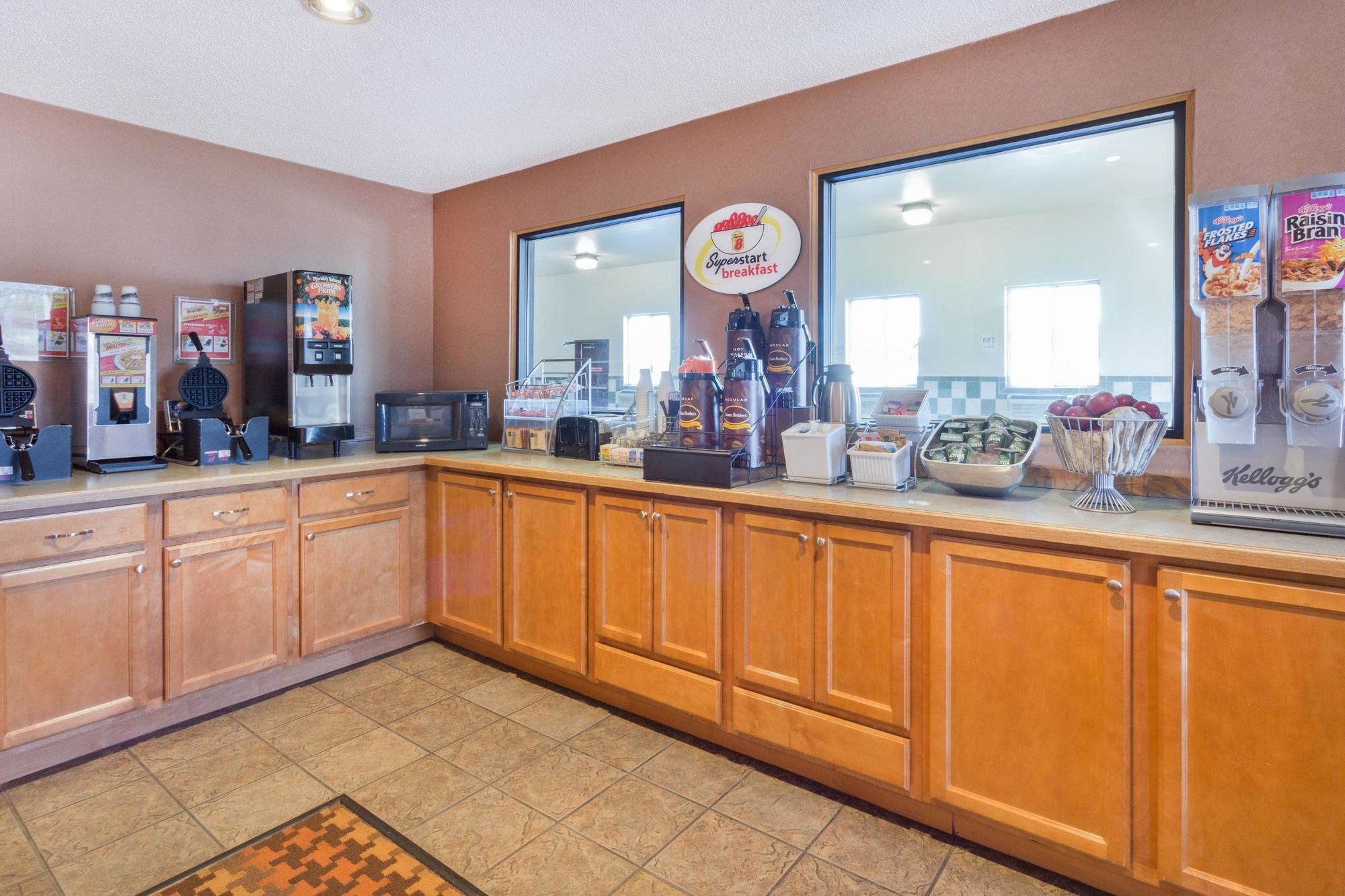 Super 8 by Wyndham Cloverdale