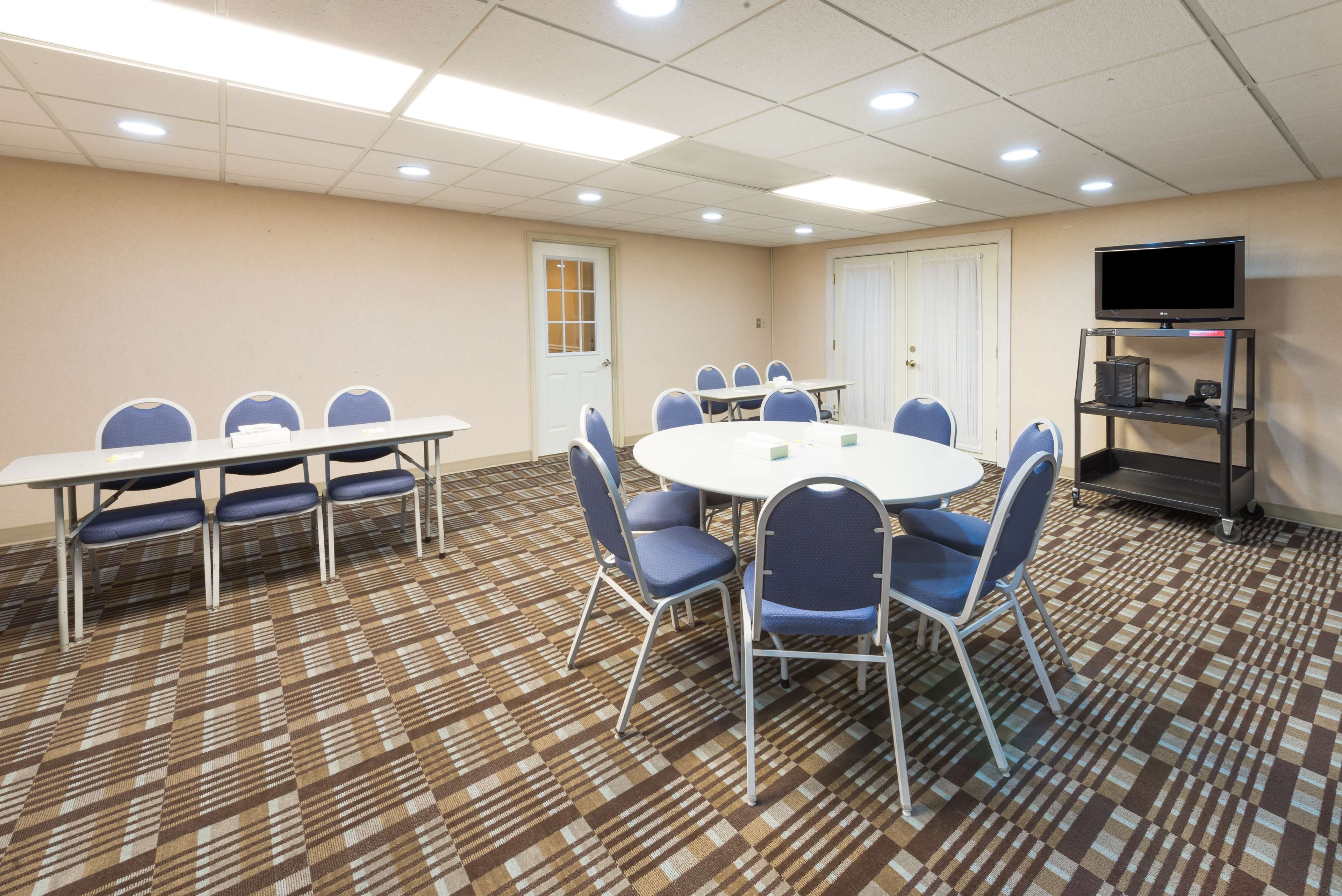 Days Inn by Wyndham Columbus IN