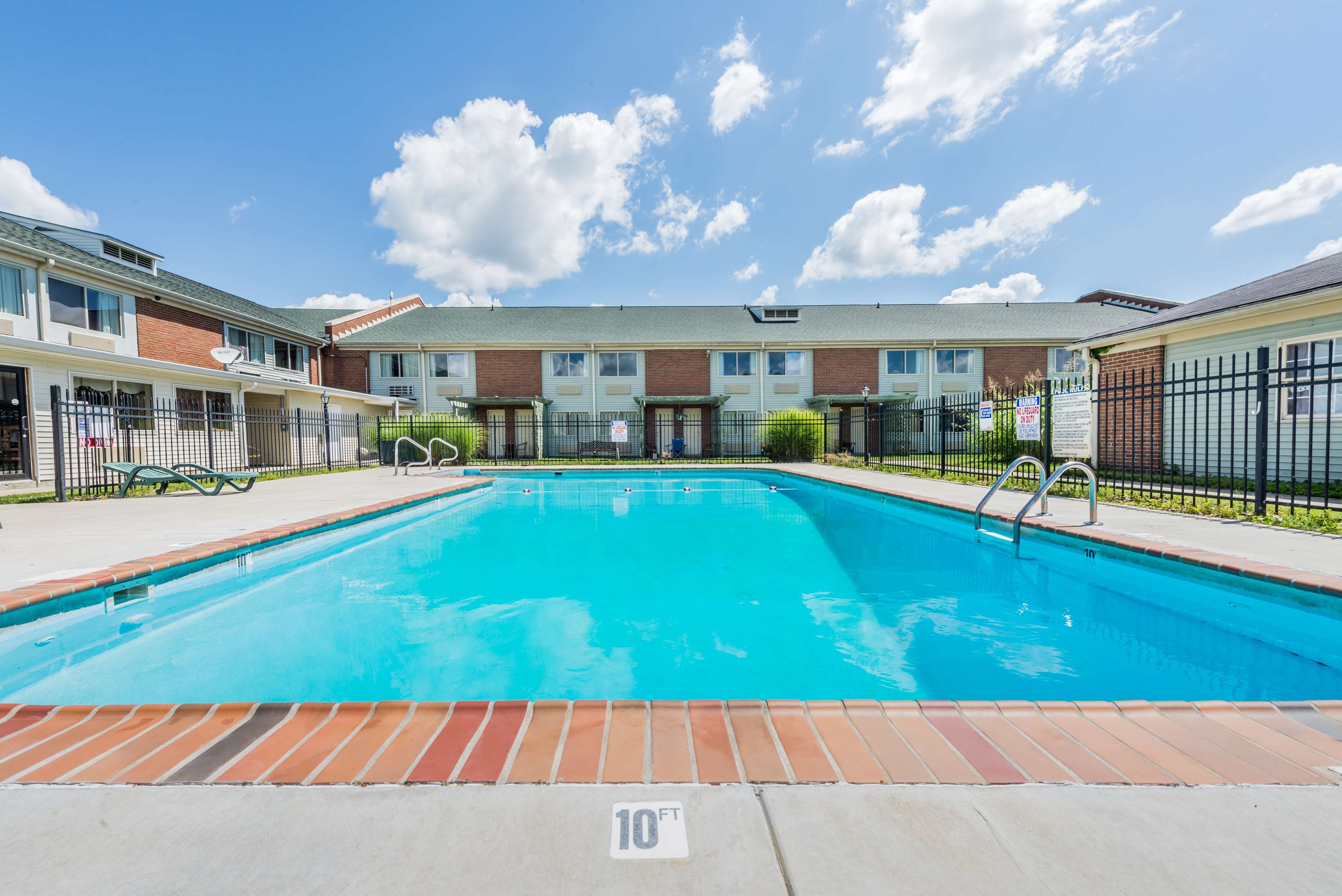 Days Inn by Wyndham Columbus IN