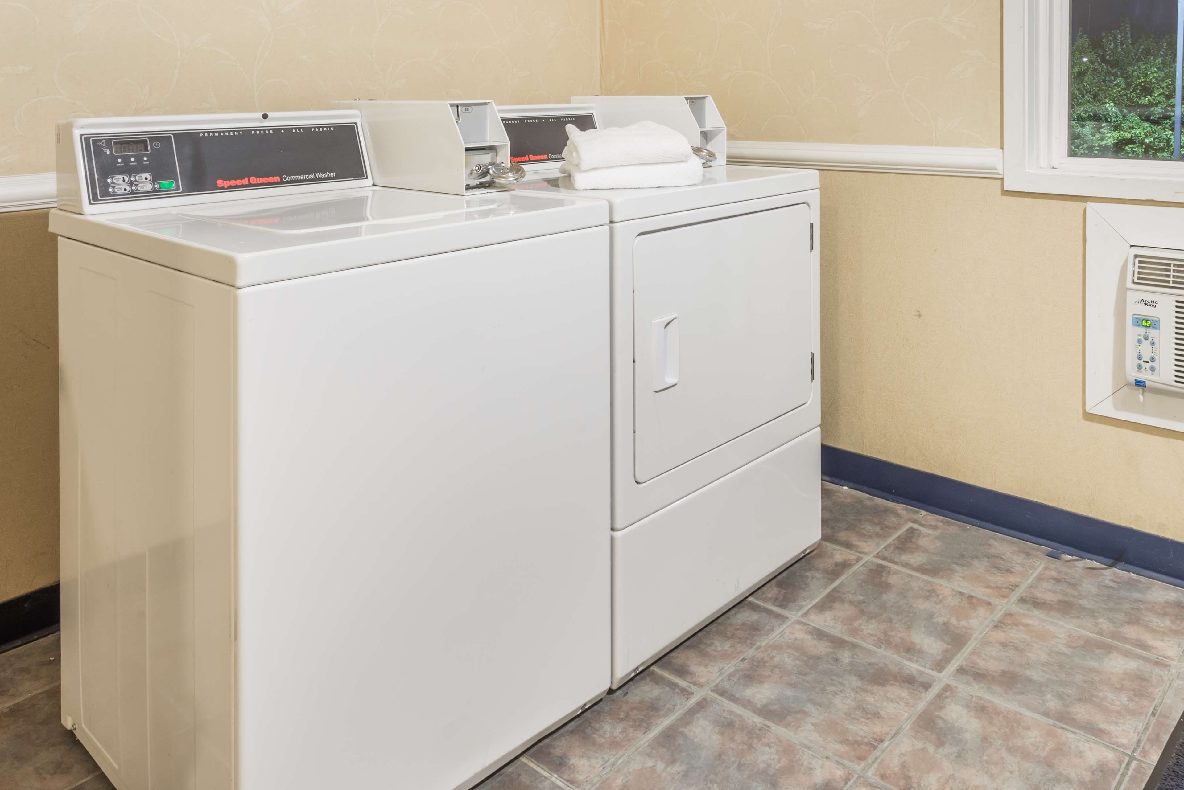 Days Inn by Wyndham Columbus IN