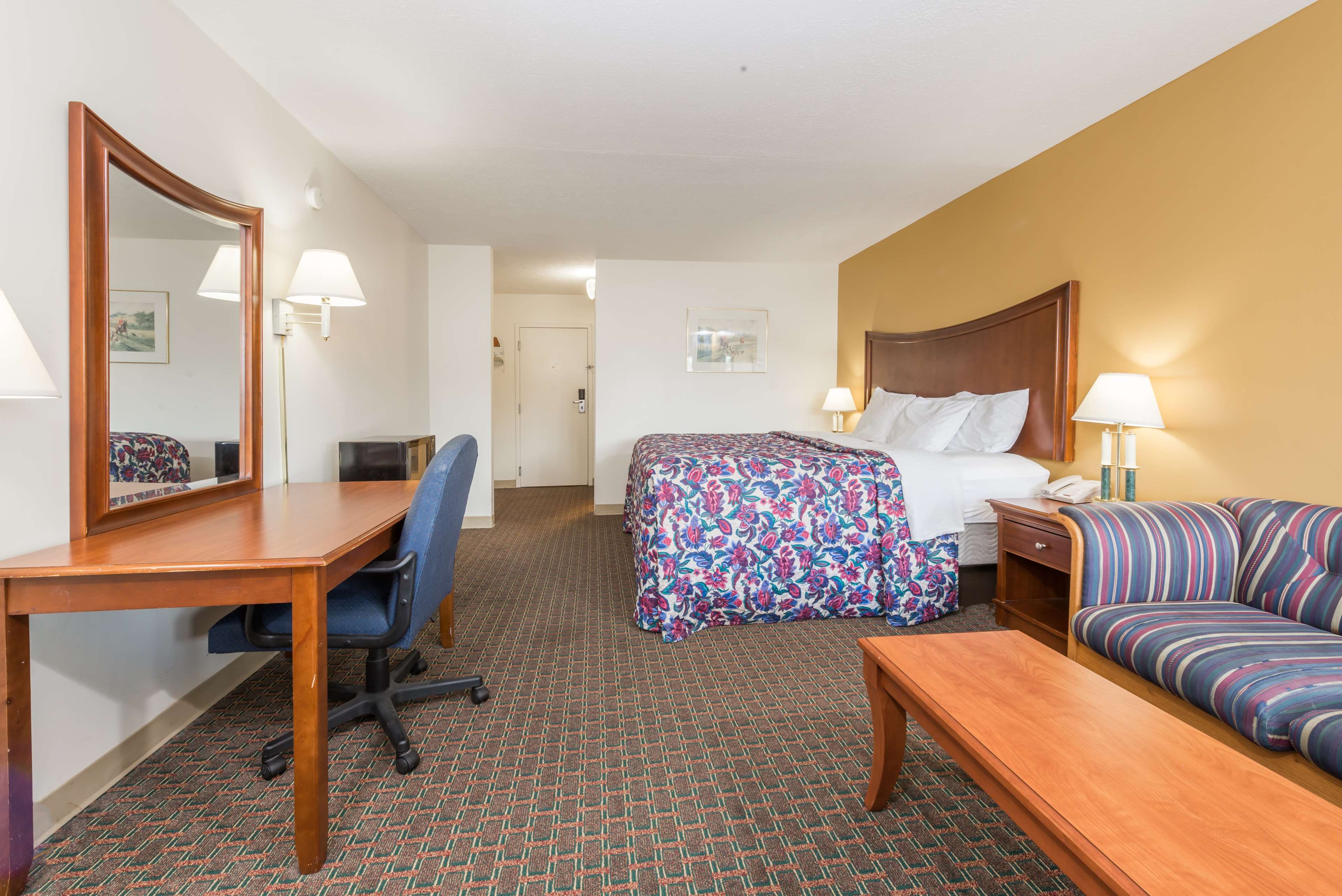 Days Inn by Wyndham Columbus IN