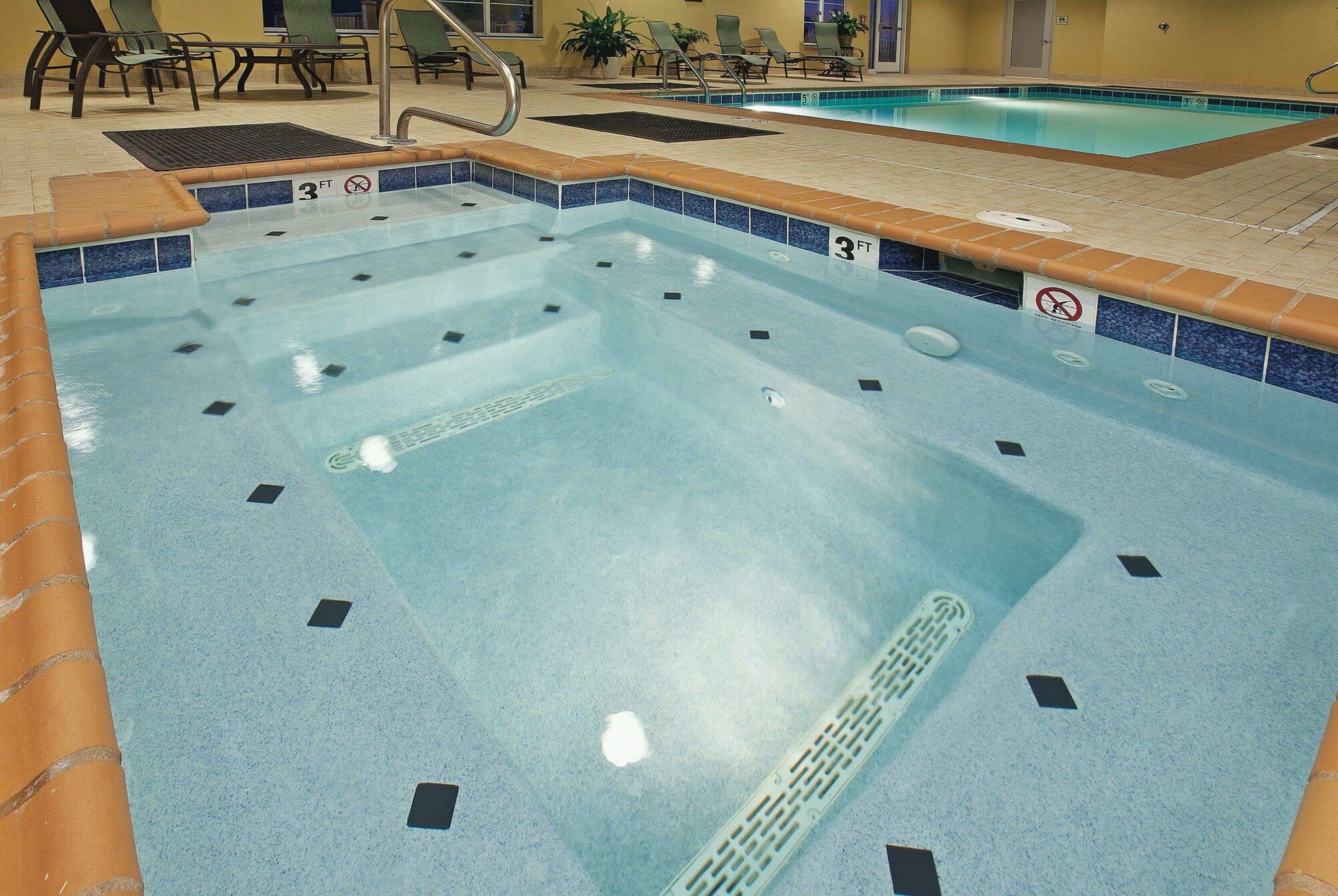 La Quinta Inn & Suites by Wyndham Columbus - Edinburgh