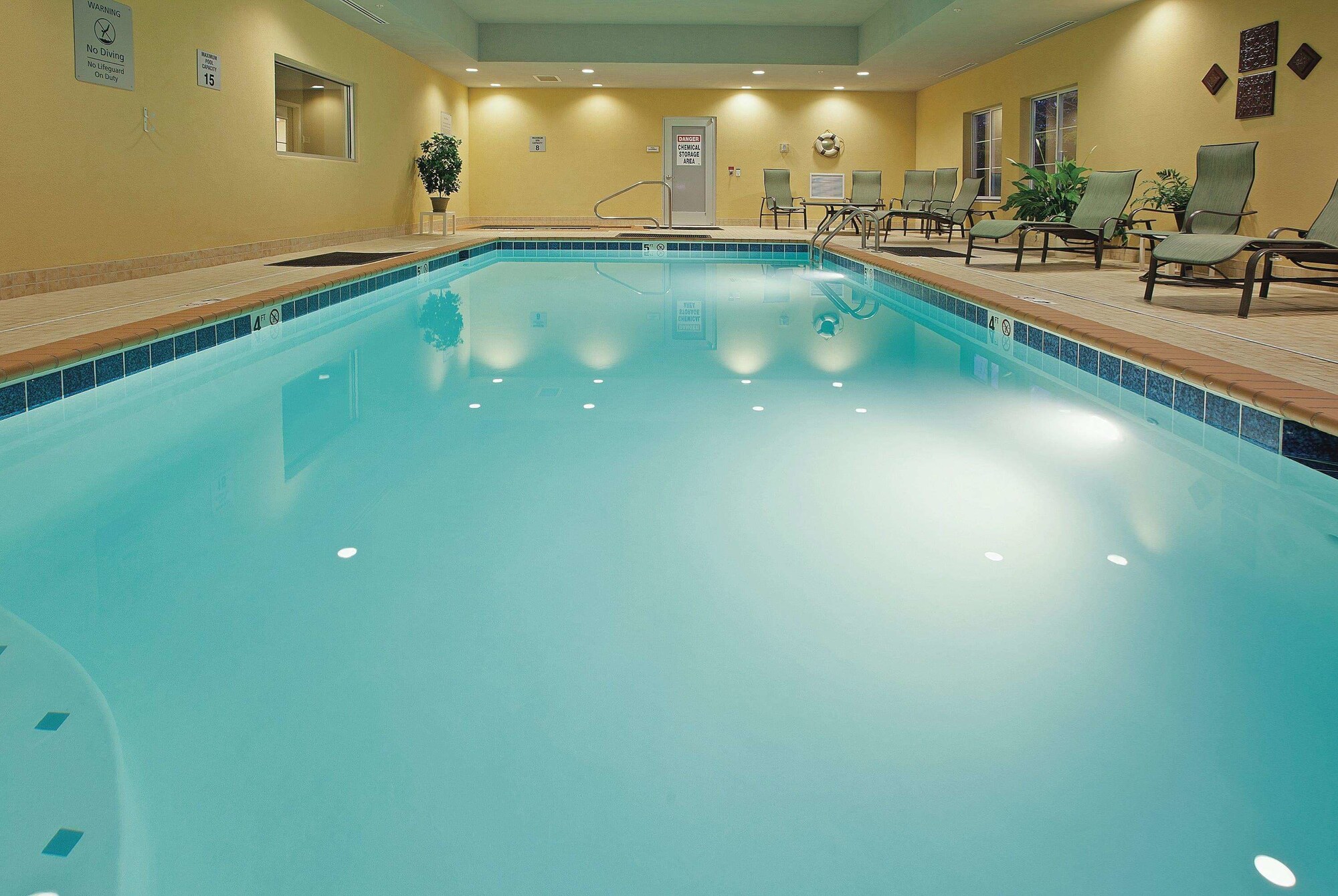 La Quinta Inn & Suites by Wyndham Columbus - Edinburgh
