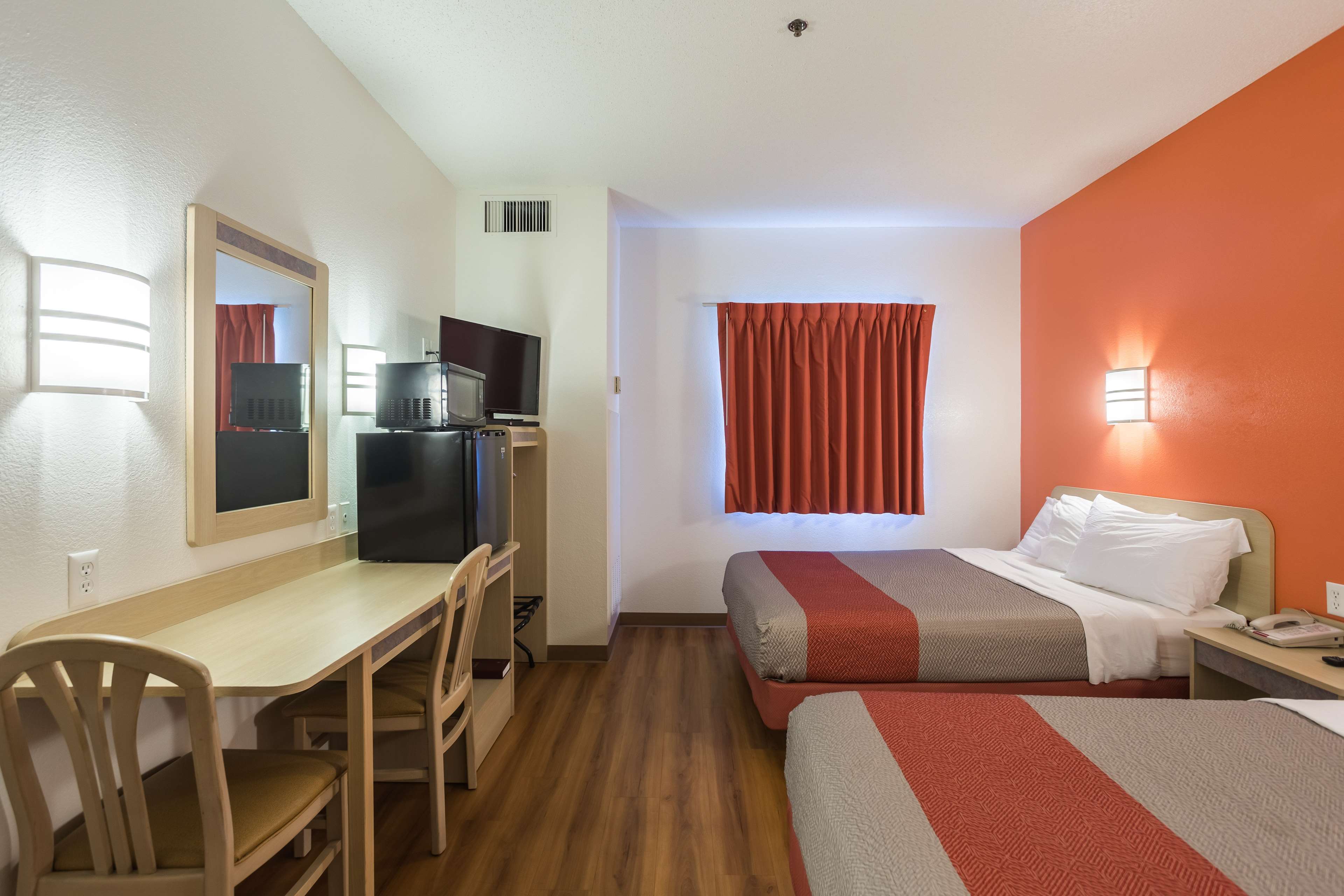 Motel 6 Dale