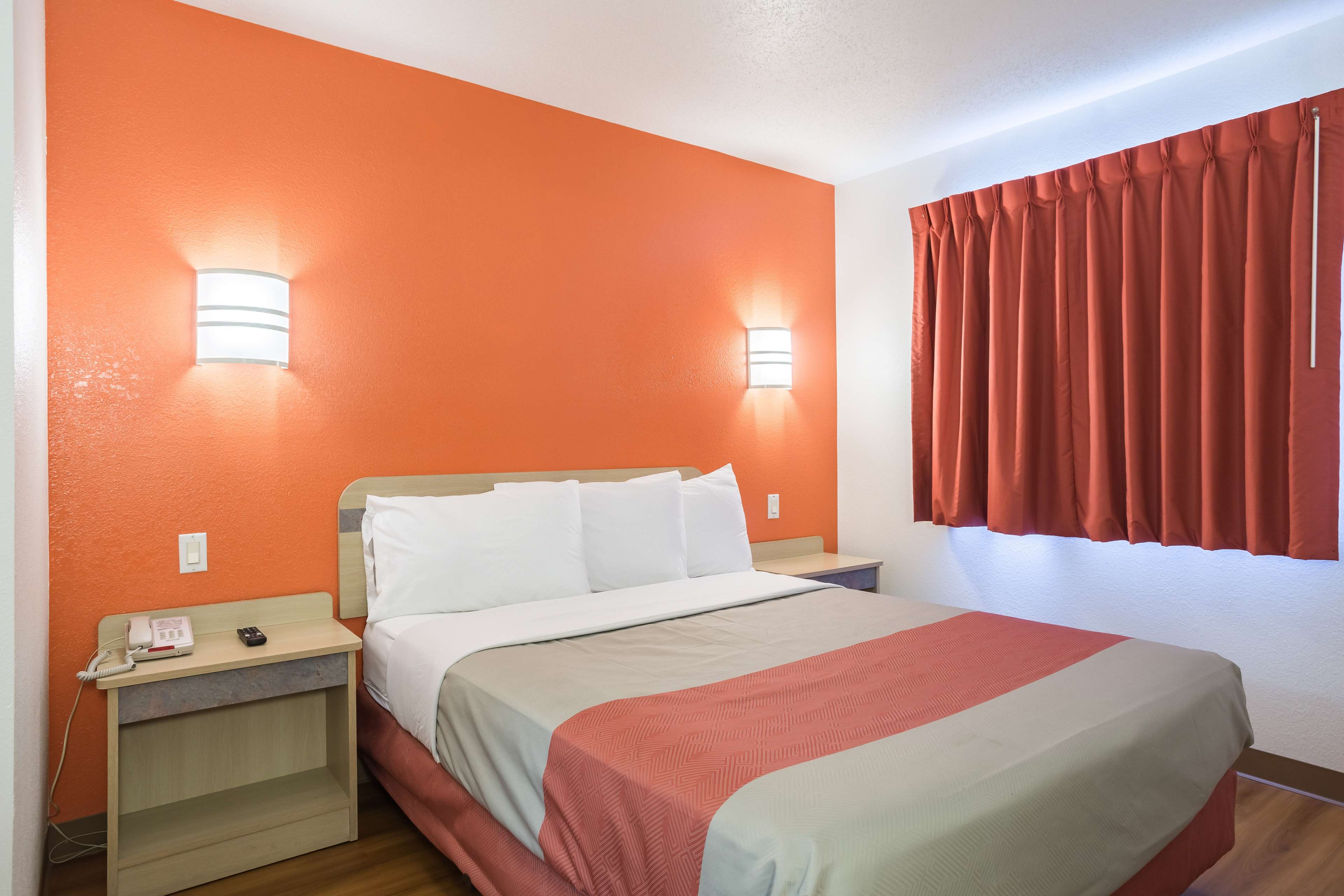 Motel 6 Dale