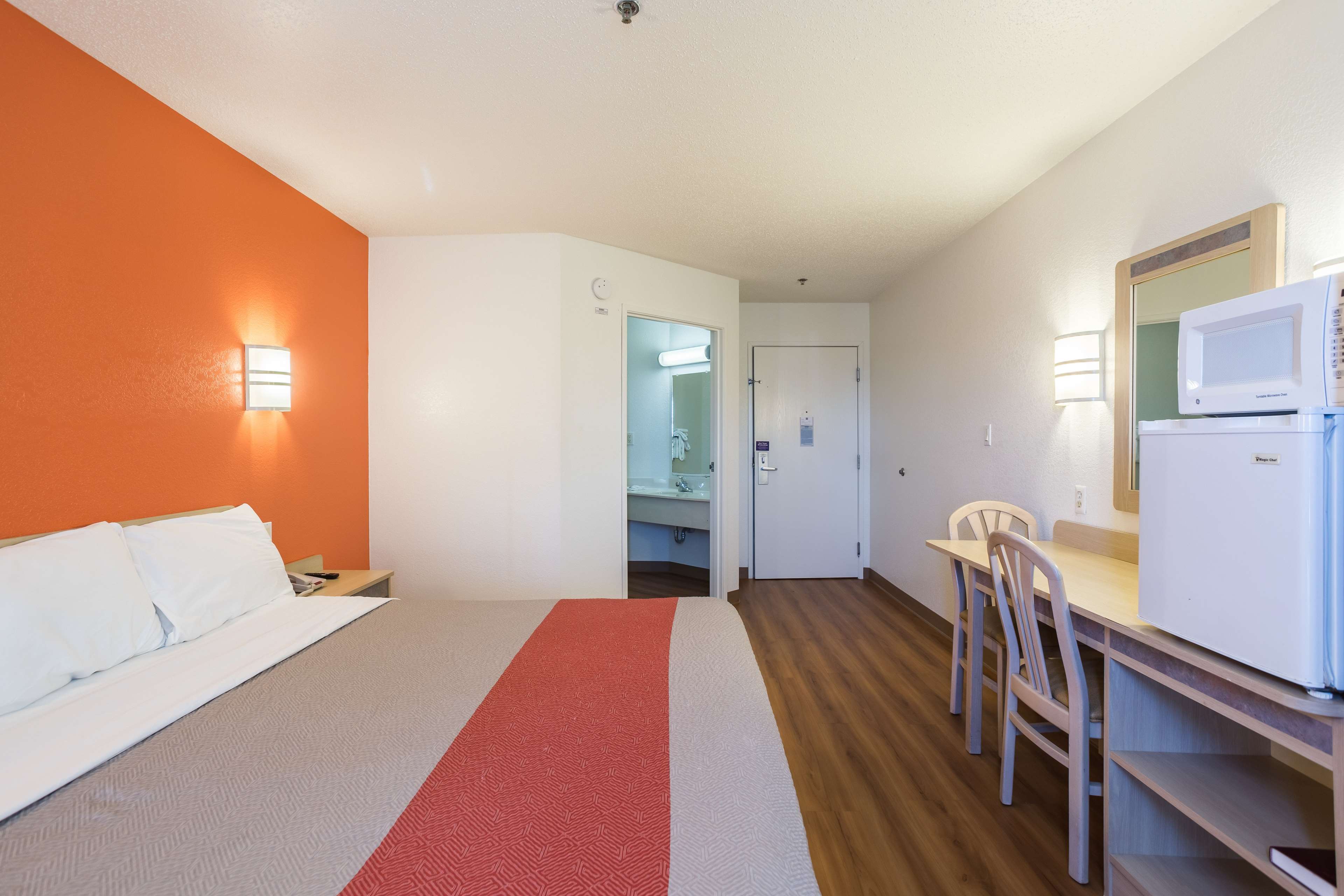 Motel 6 Dale