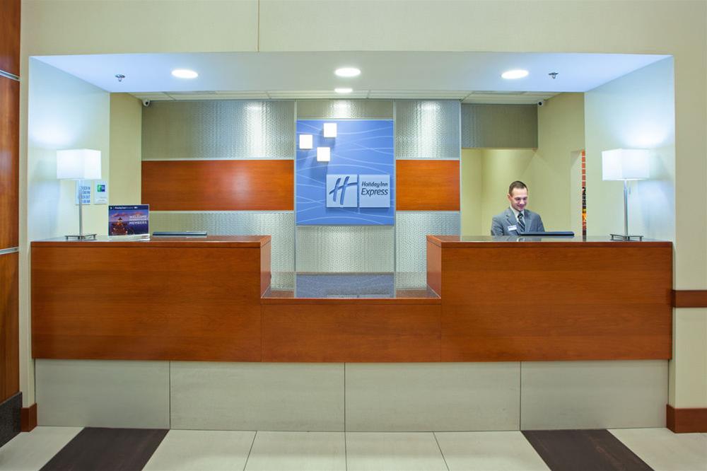 Holiday Inn Express & Suites Columbus Edinburgh