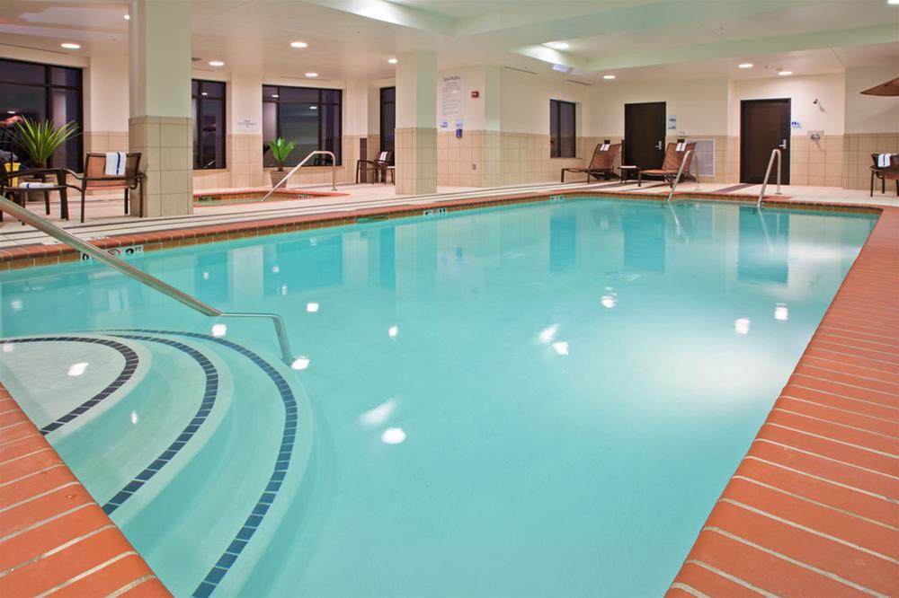 Holiday Inn Express & Suites Columbus Edinburgh