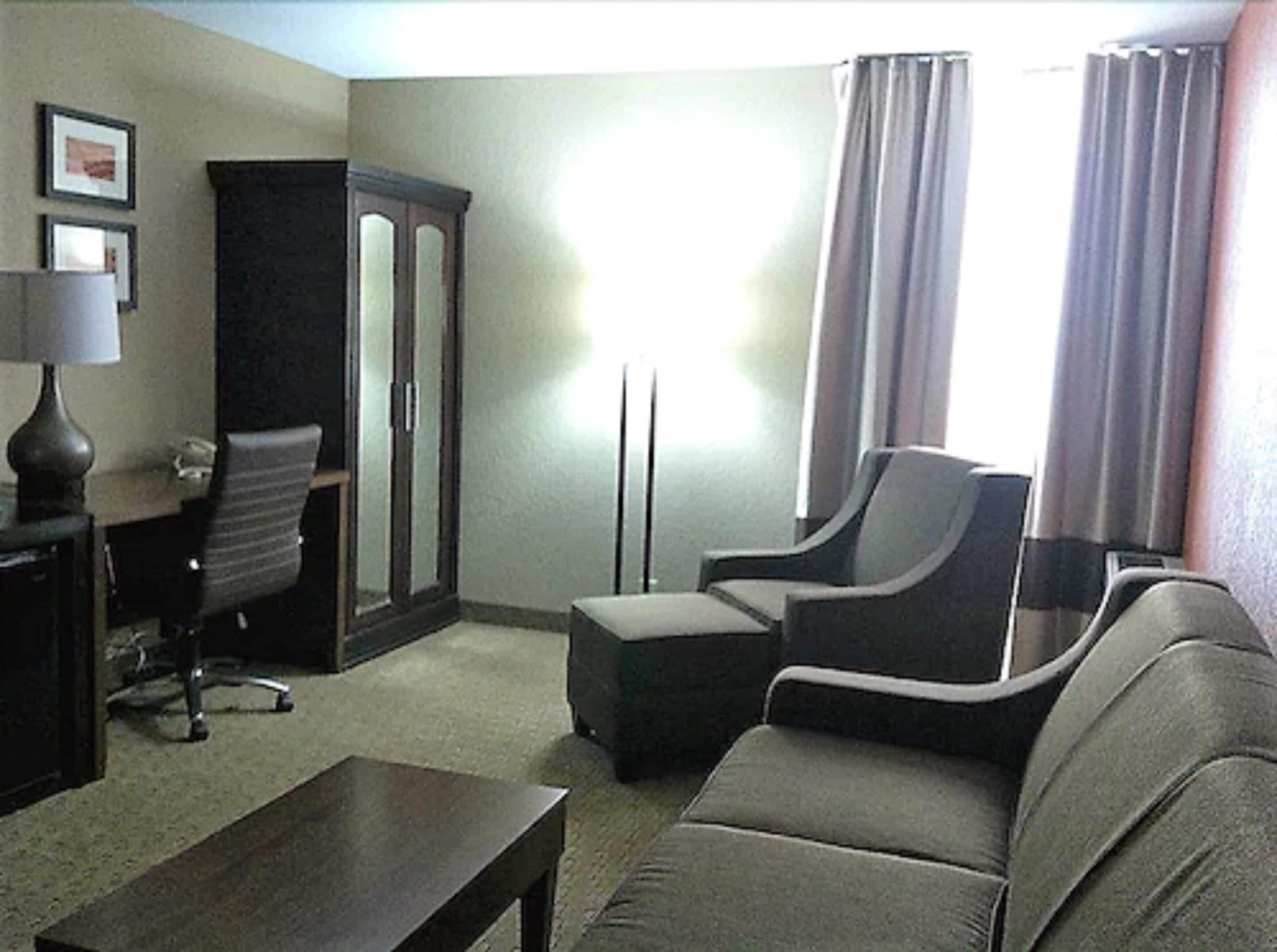 Comfort Inn & Suites Evansville Airport