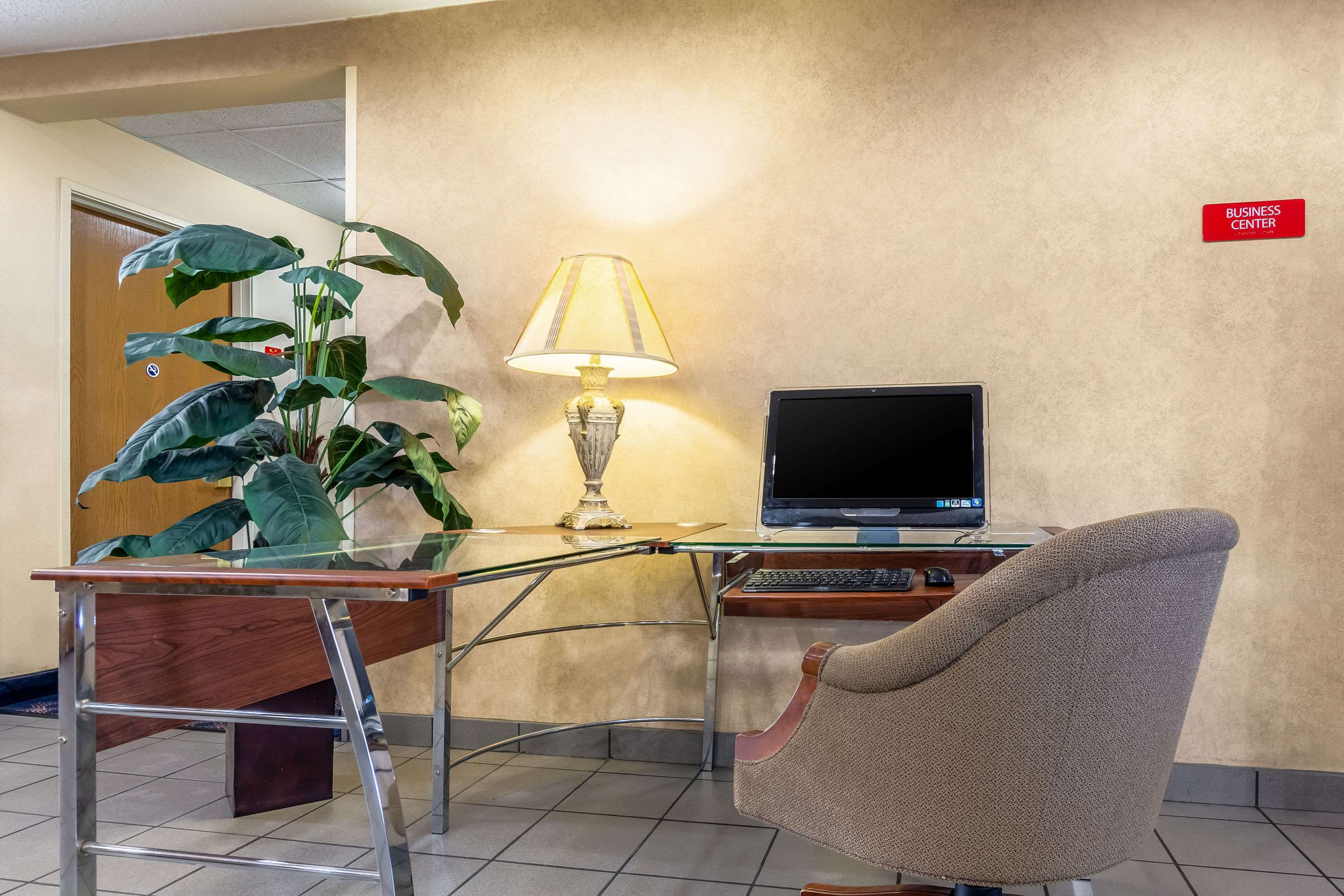 Econo Lodge Inn & Suites
