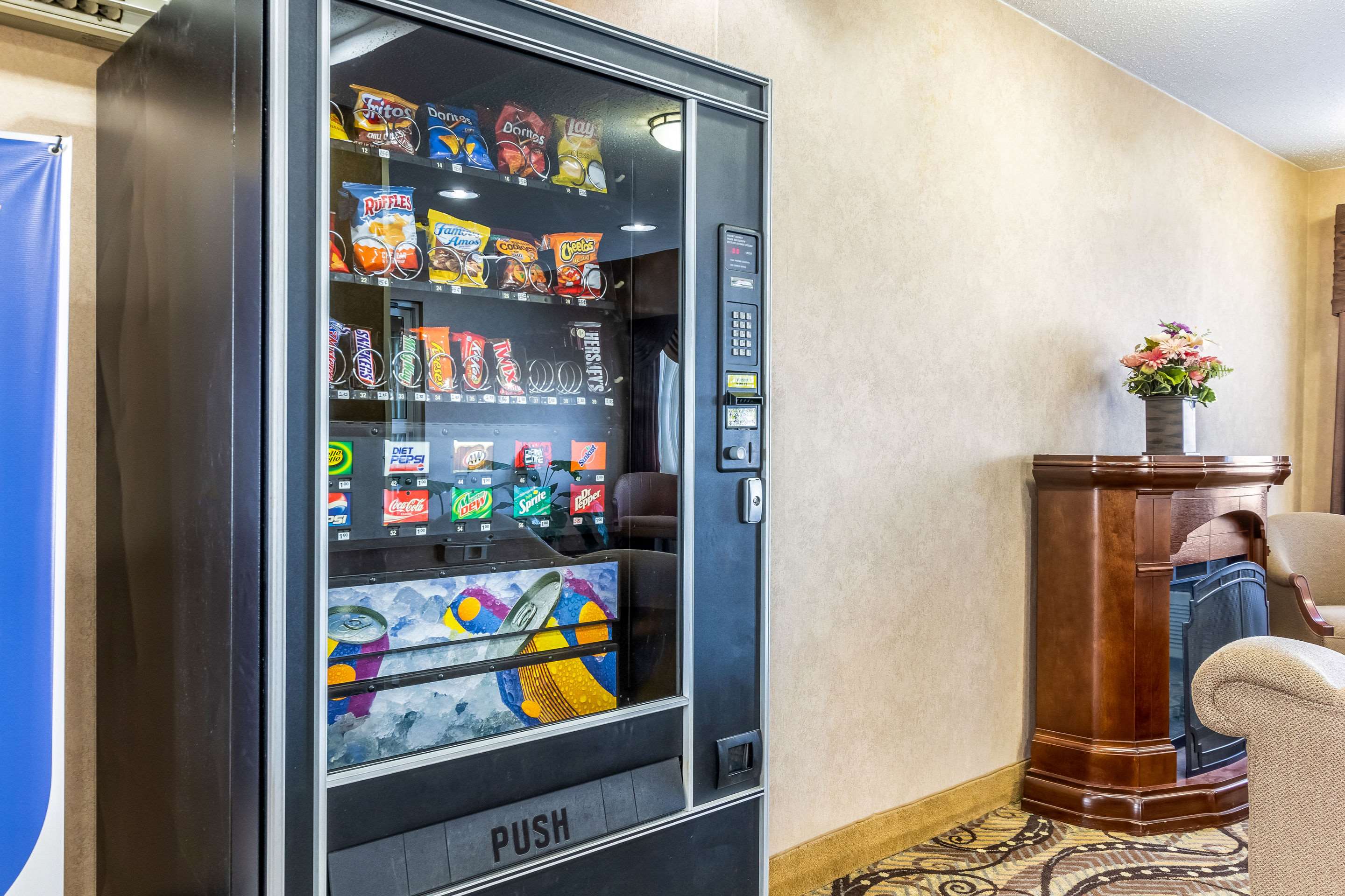 Econo Lodge Inn & Suites