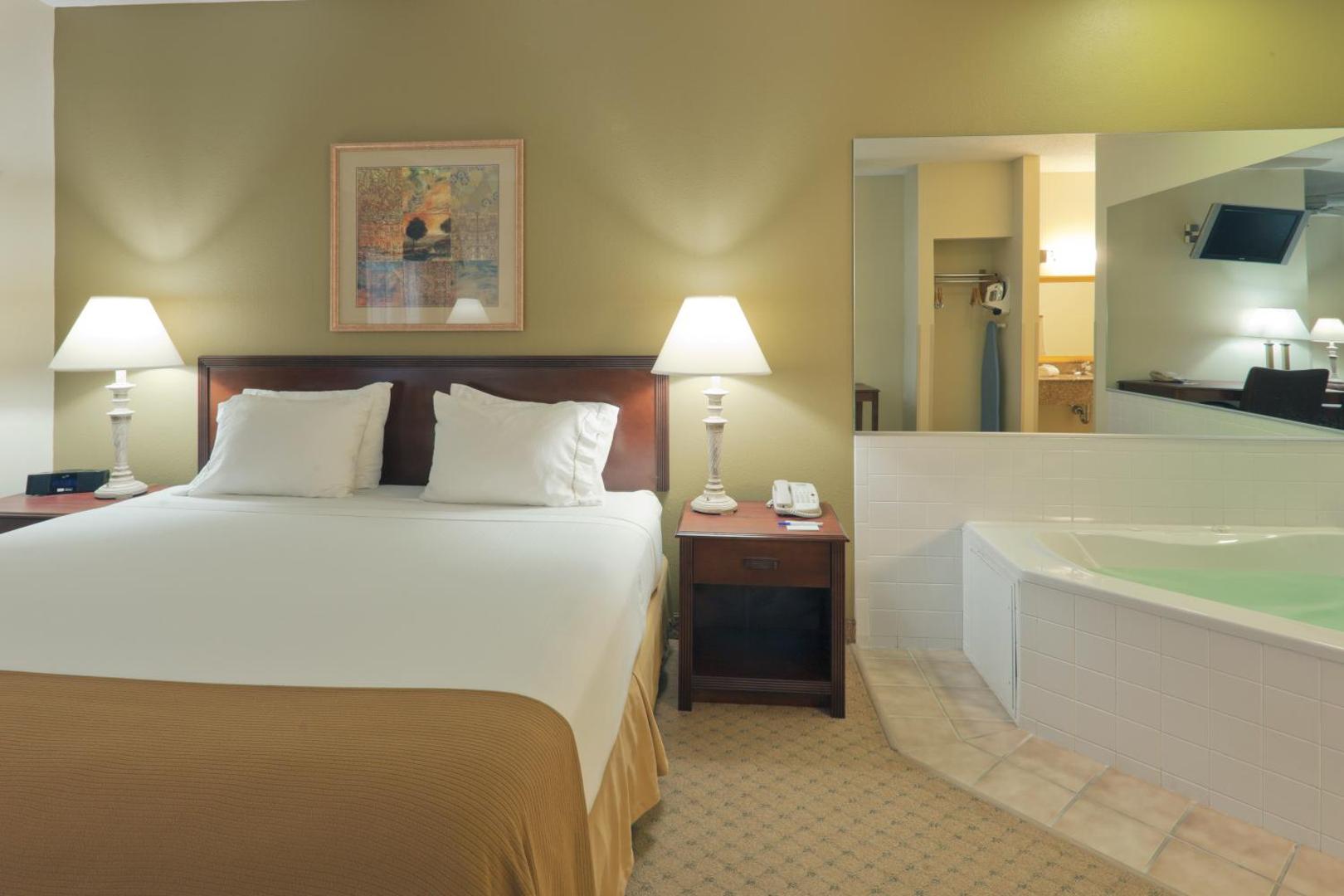 Holiday Inn Express Evansville - West
