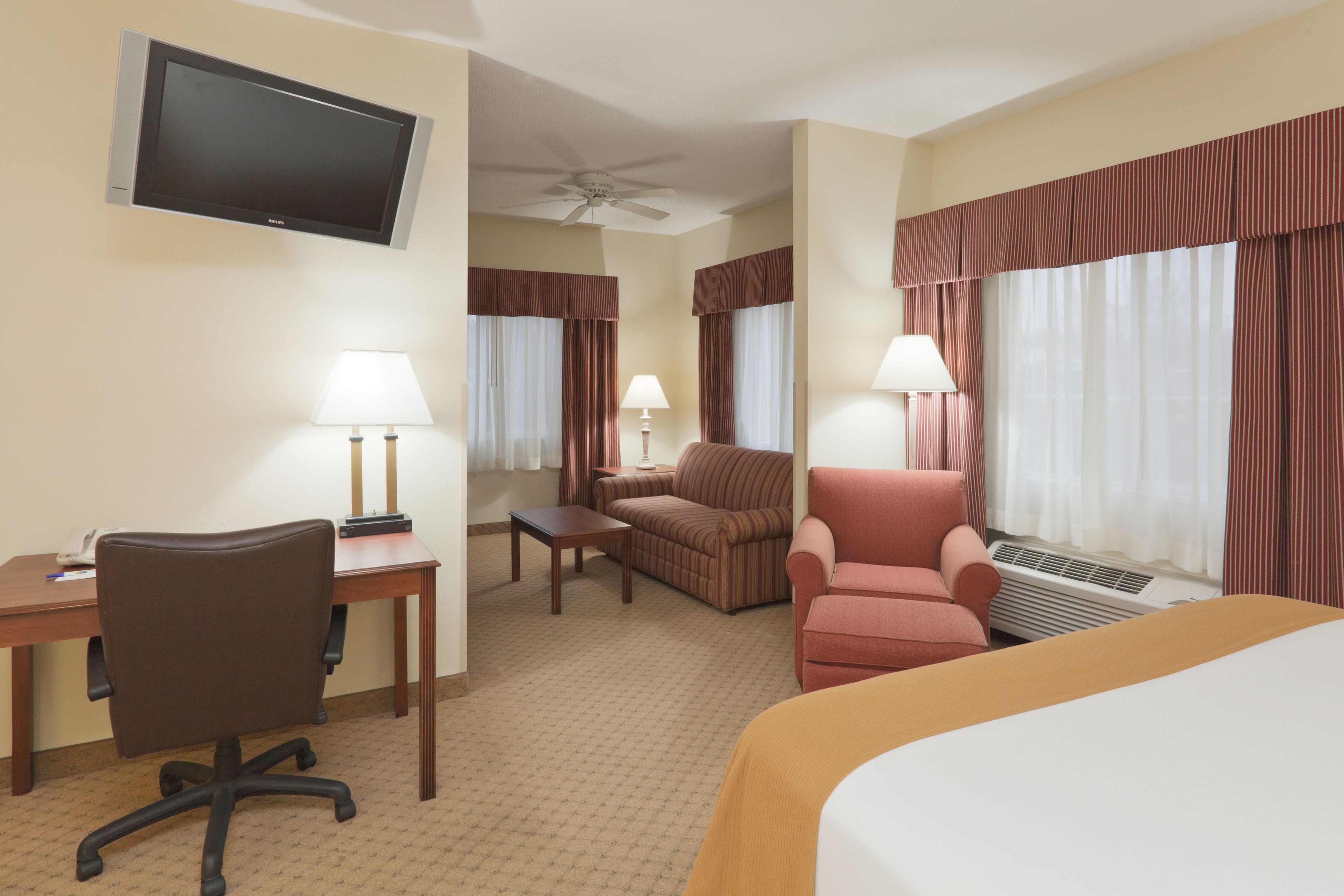 Holiday Inn Express Evansville - West