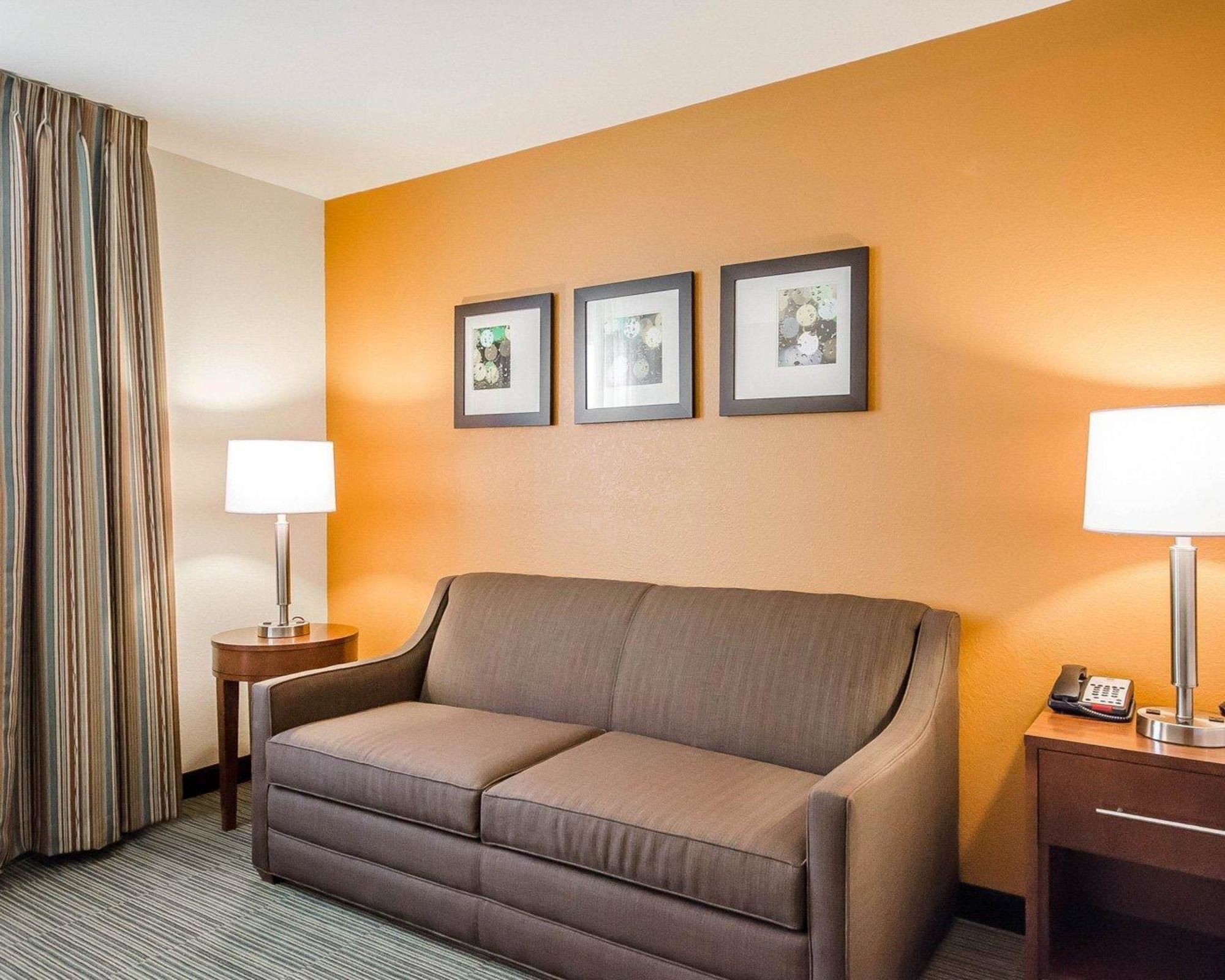 Red Roof Inn & Suites Ferdinand