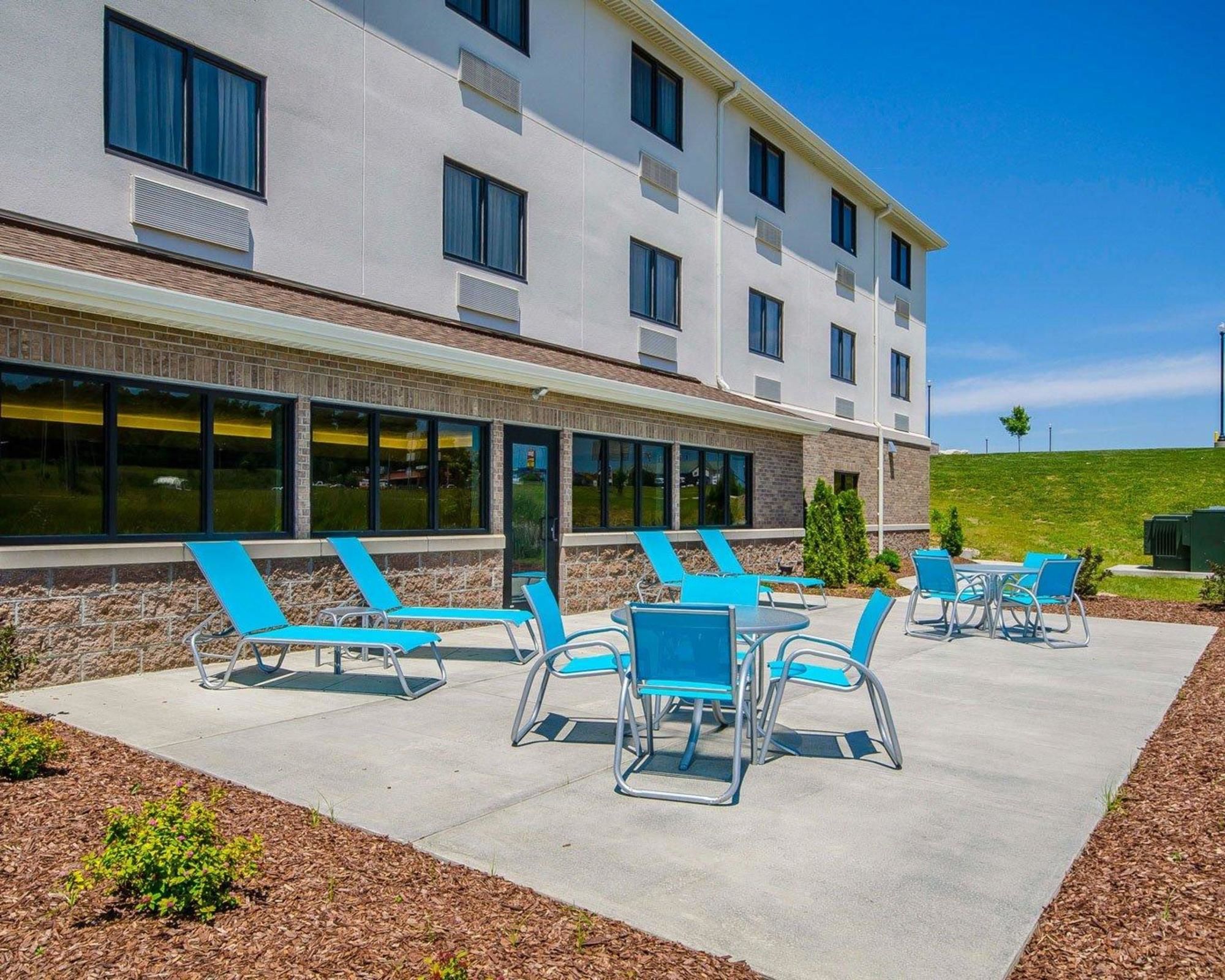 Red Roof Inn & Suites Ferdinand