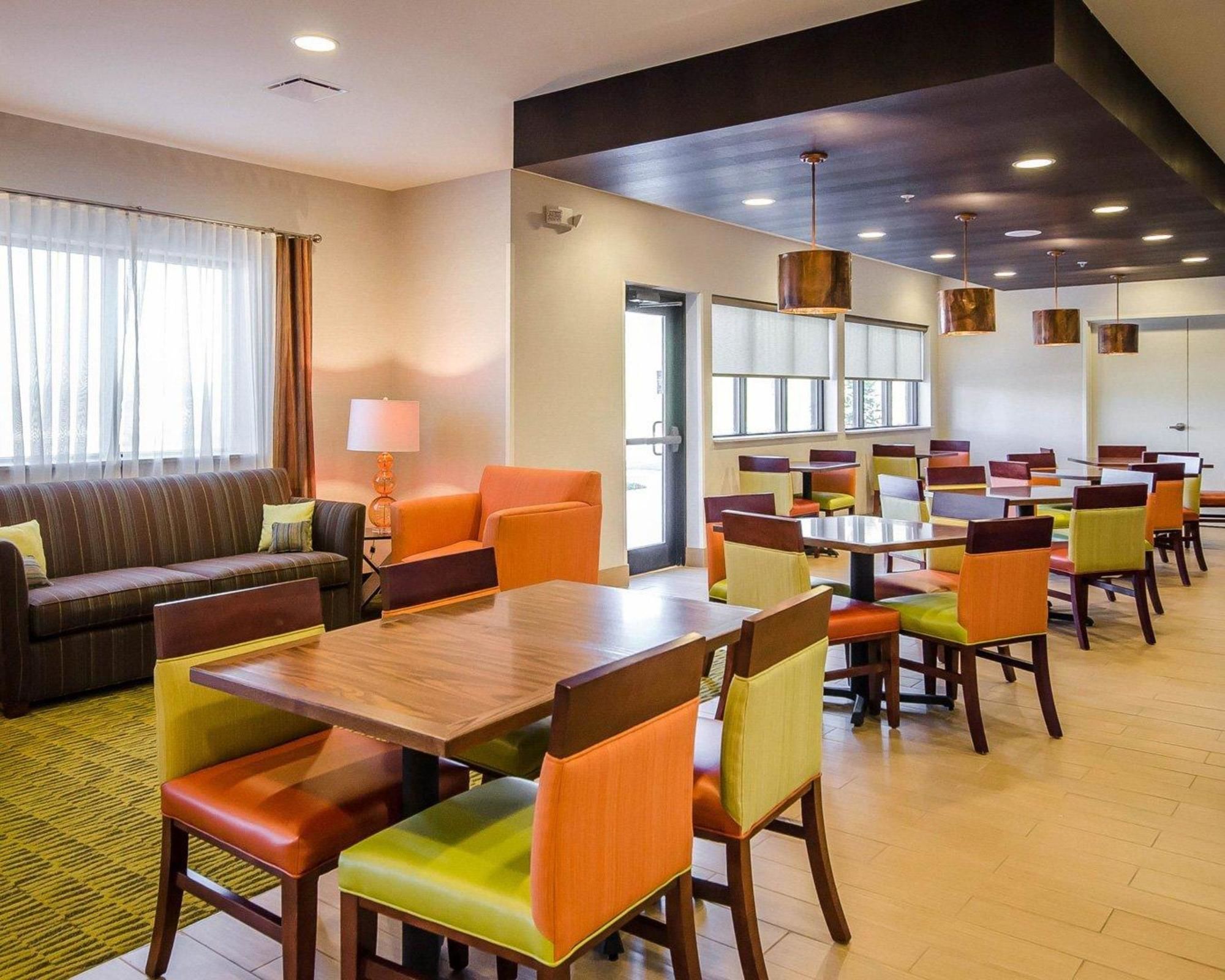Red Roof Inn & Suites Ferdinand