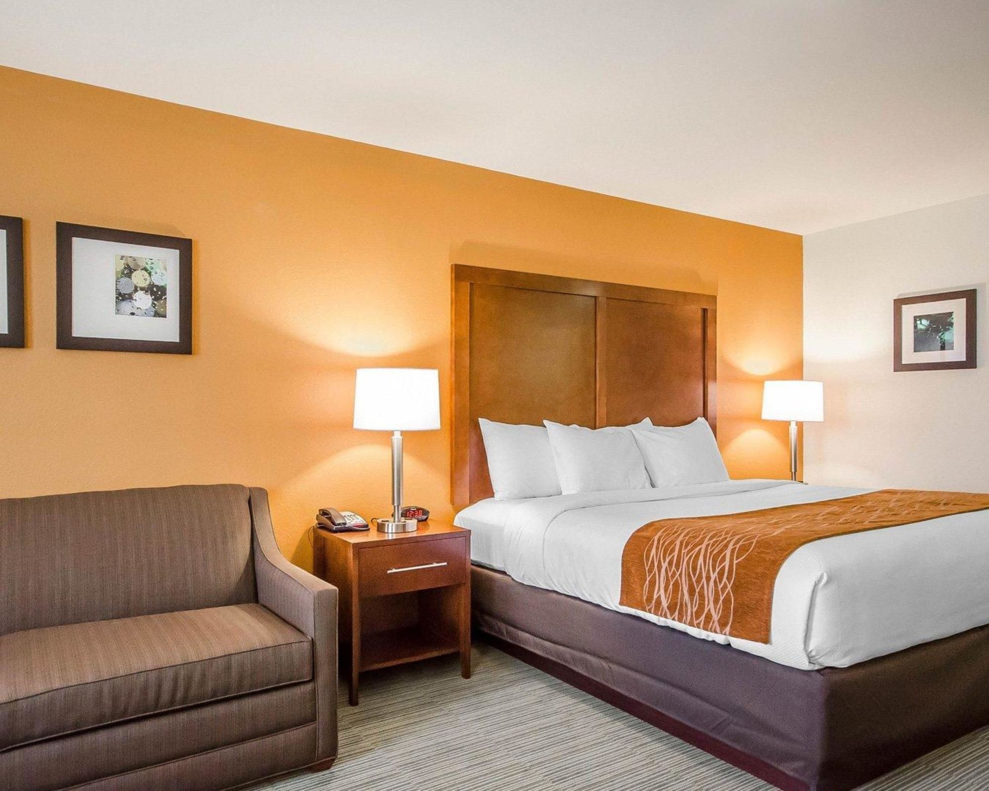 Red Roof Inn & Suites Ferdinand