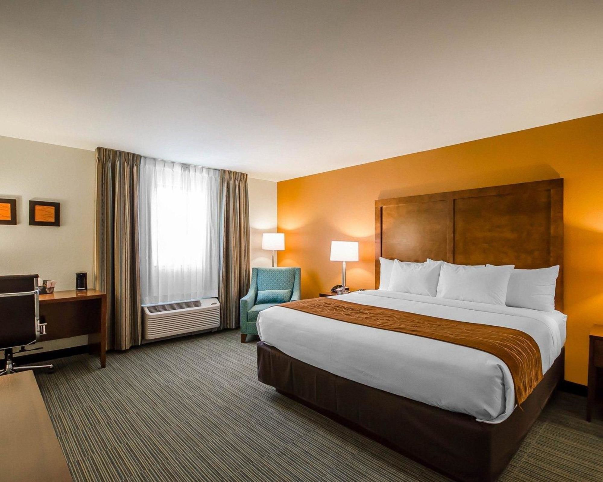 Red Roof Inn & Suites Ferdinand