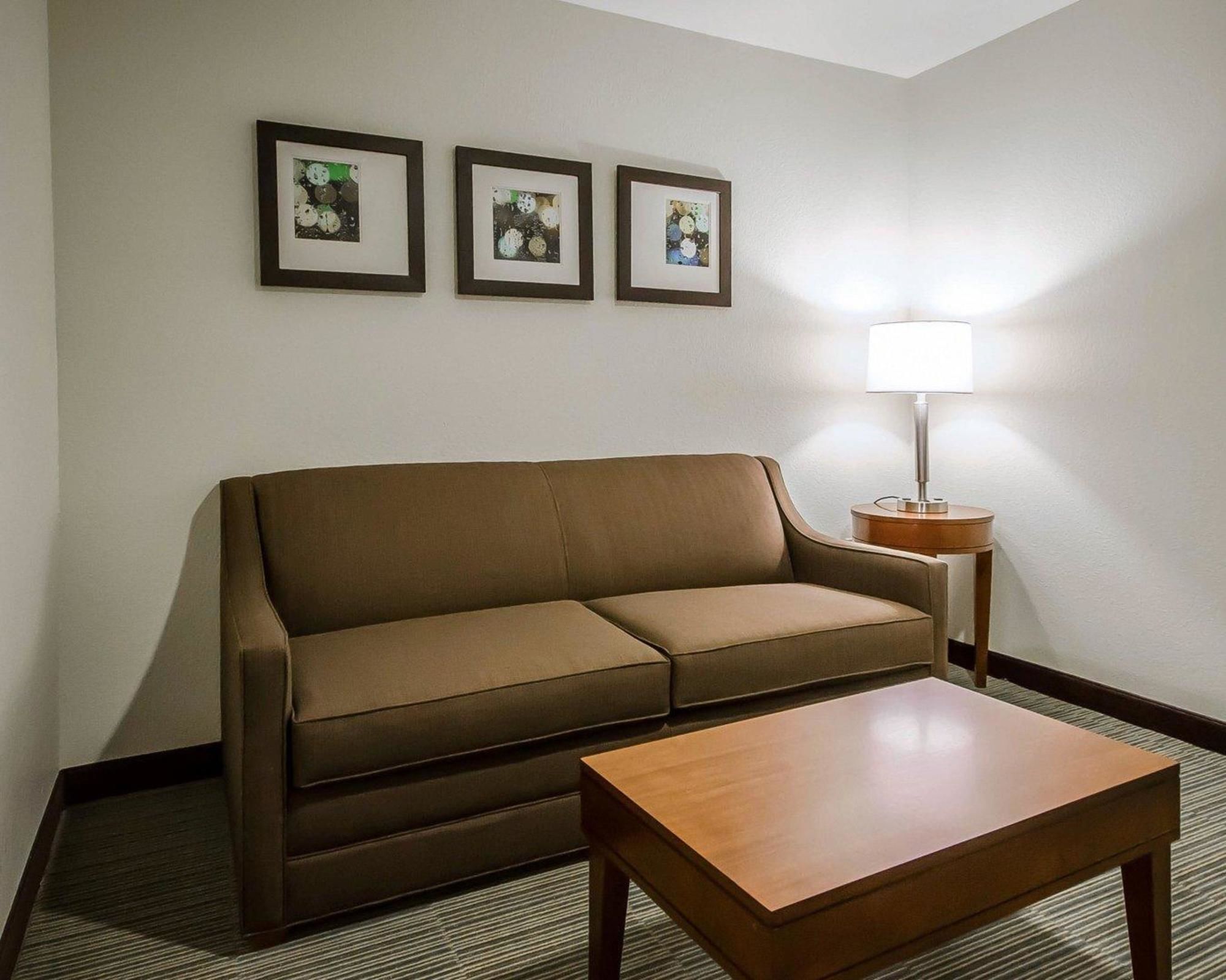 Red Roof Inn & Suites Ferdinand